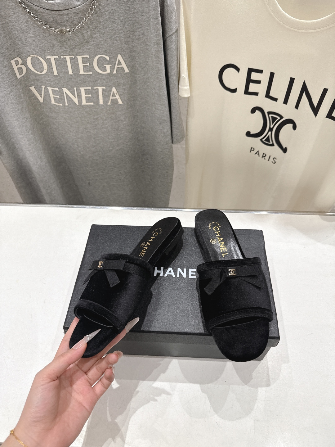 高版本出厂  CHANEL*香奈儿F016 小香2026/𝐒𝐒 𝐧𝐞𝐰夏季新品天鹅绒平底拖鞋这一季的拖鞋
