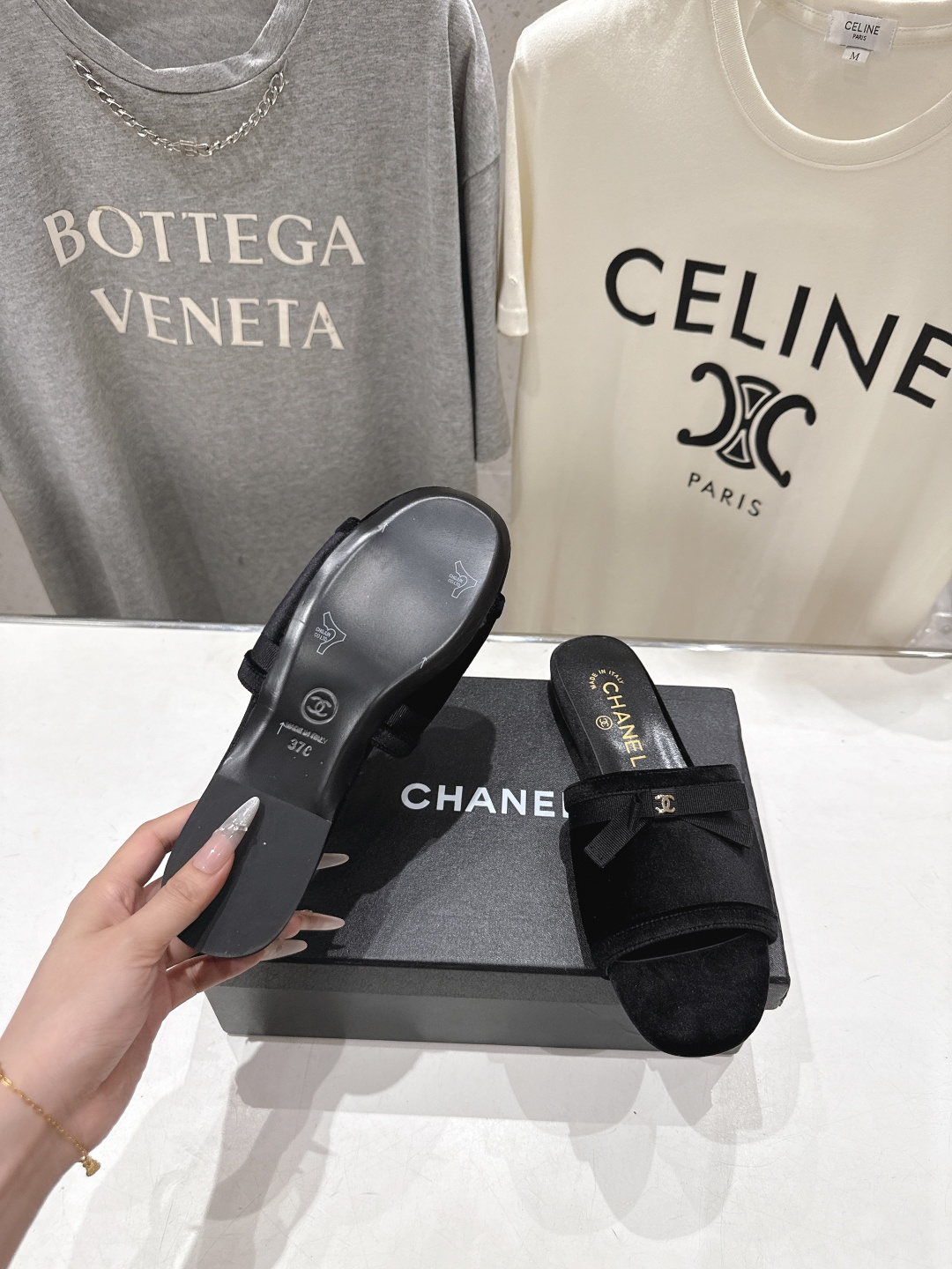 高版本出厂  CHANEL*香奈儿F016 小香2026/𝐒𝐒 𝐧𝐞𝐰夏季新品天鹅绒平底拖鞋这一季的拖鞋