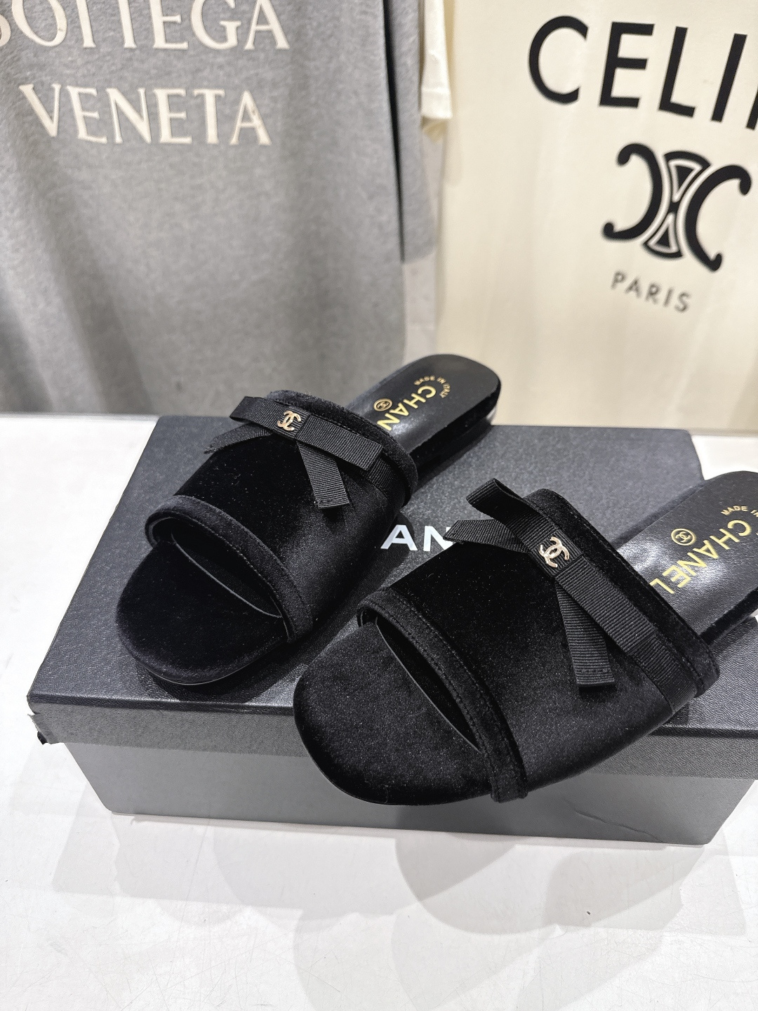高版本出厂  CHANEL*香奈儿F016 小香2026/𝐒𝐒 𝐧𝐞𝐰夏季新品天鹅绒平底拖鞋这一季的拖鞋