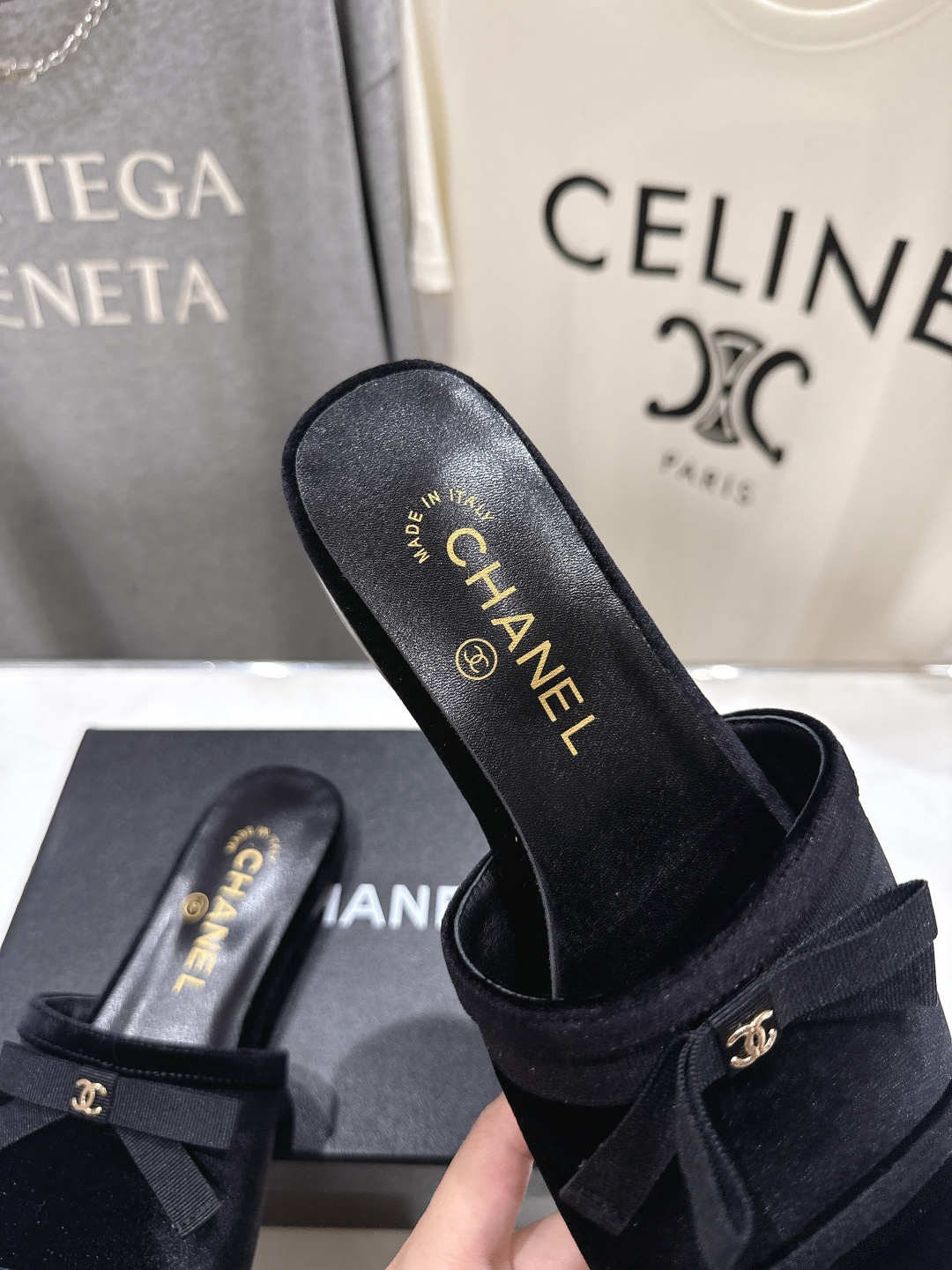 高版本出厂  CHANEL*香奈儿F016 小香2026/𝐒𝐒 𝐧𝐞𝐰夏季新品天鹅绒平底拖鞋这一季的拖鞋