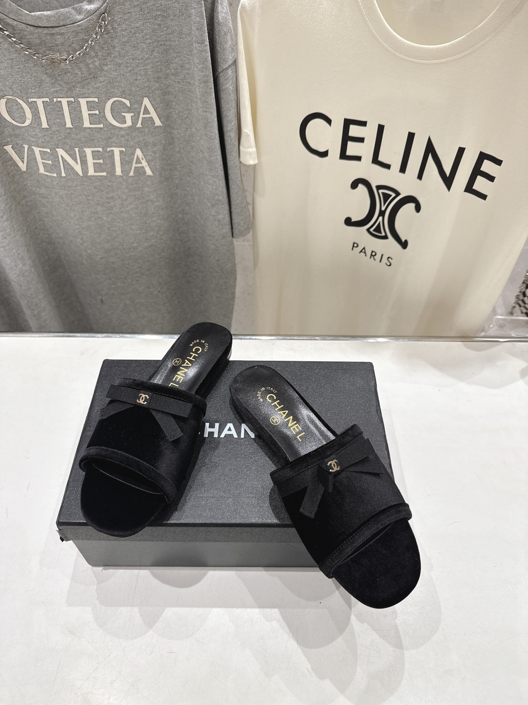 高版本出厂  CHANEL*香奈儿F016 小香2026/𝐒𝐒 𝐧𝐞𝐰夏季新品天鹅绒平底拖鞋这一季的拖鞋