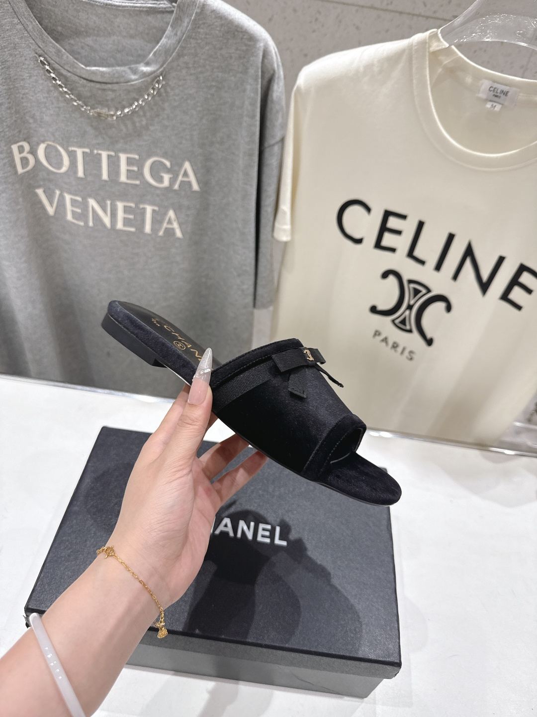 高版本出厂  CHANEL*香奈儿F016 小香2026/𝐒𝐒 𝐧𝐞𝐰夏季新品天鹅绒平底拖鞋这一季的拖鞋