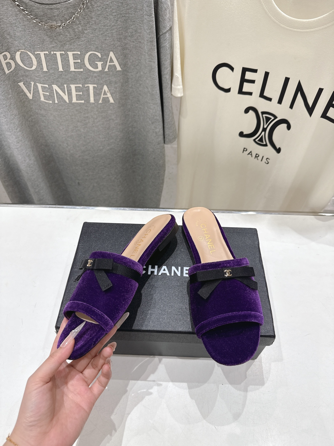高版本出厂  CHANEL*香奈儿F016 小香2026/𝐒𝐒 𝐧𝐞𝐰夏季新品天鹅绒平底拖鞋这一季的拖鞋