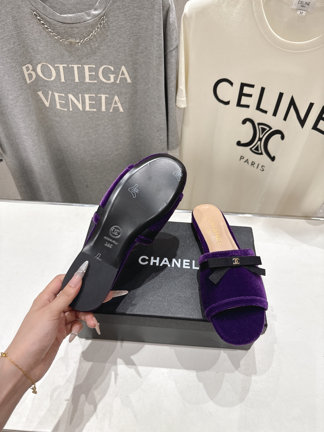 高版本出厂  CHANEL*香奈儿F016 小香2026/𝐒𝐒 𝐧𝐞𝐰夏季新品天鹅绒平底拖鞋这一季的拖鞋