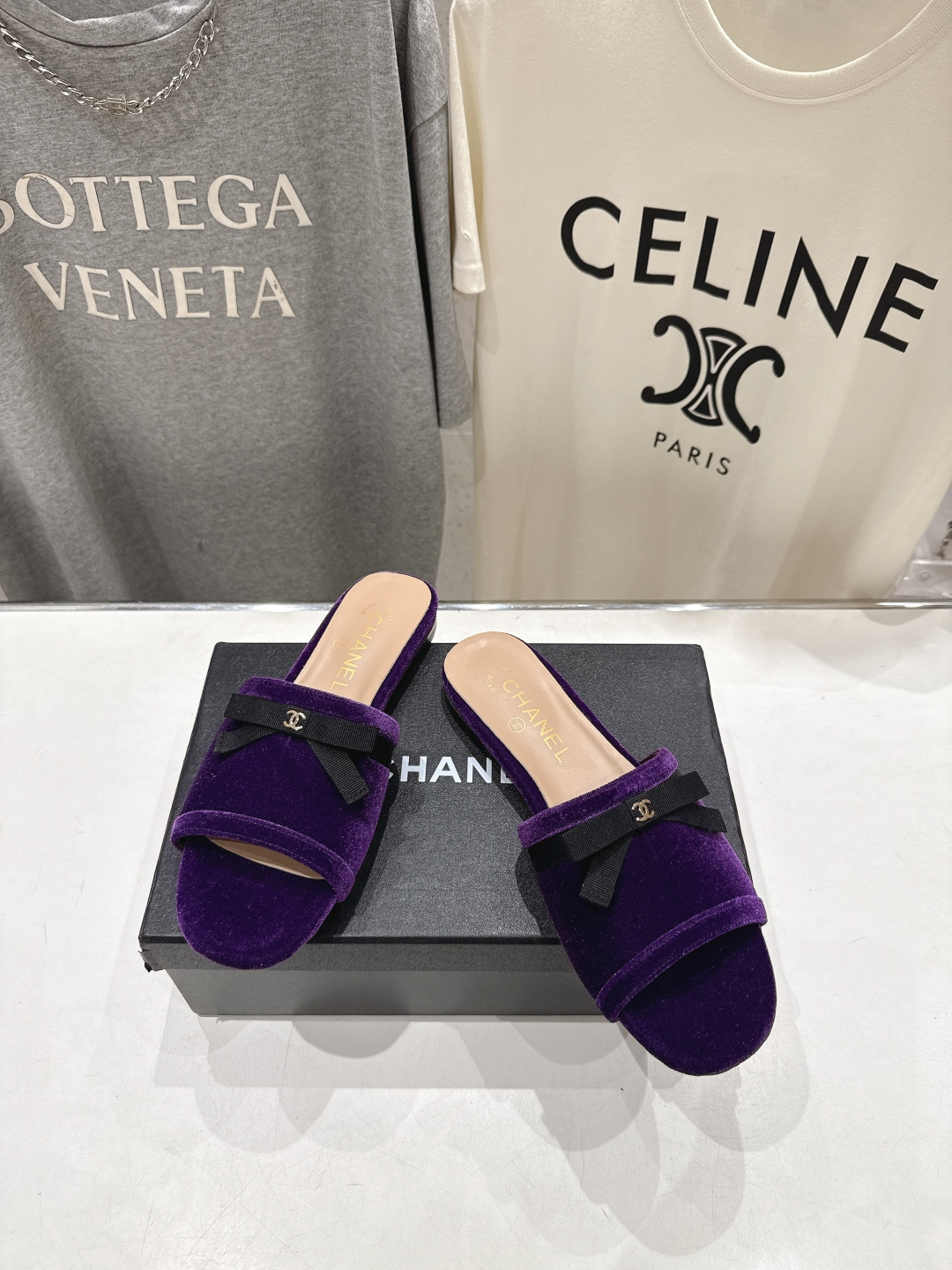高版本出厂  CHANEL*香奈儿F016 小香2026/𝐒𝐒 𝐧𝐞𝐰夏季新品天鹅绒平底拖鞋这一季的拖鞋