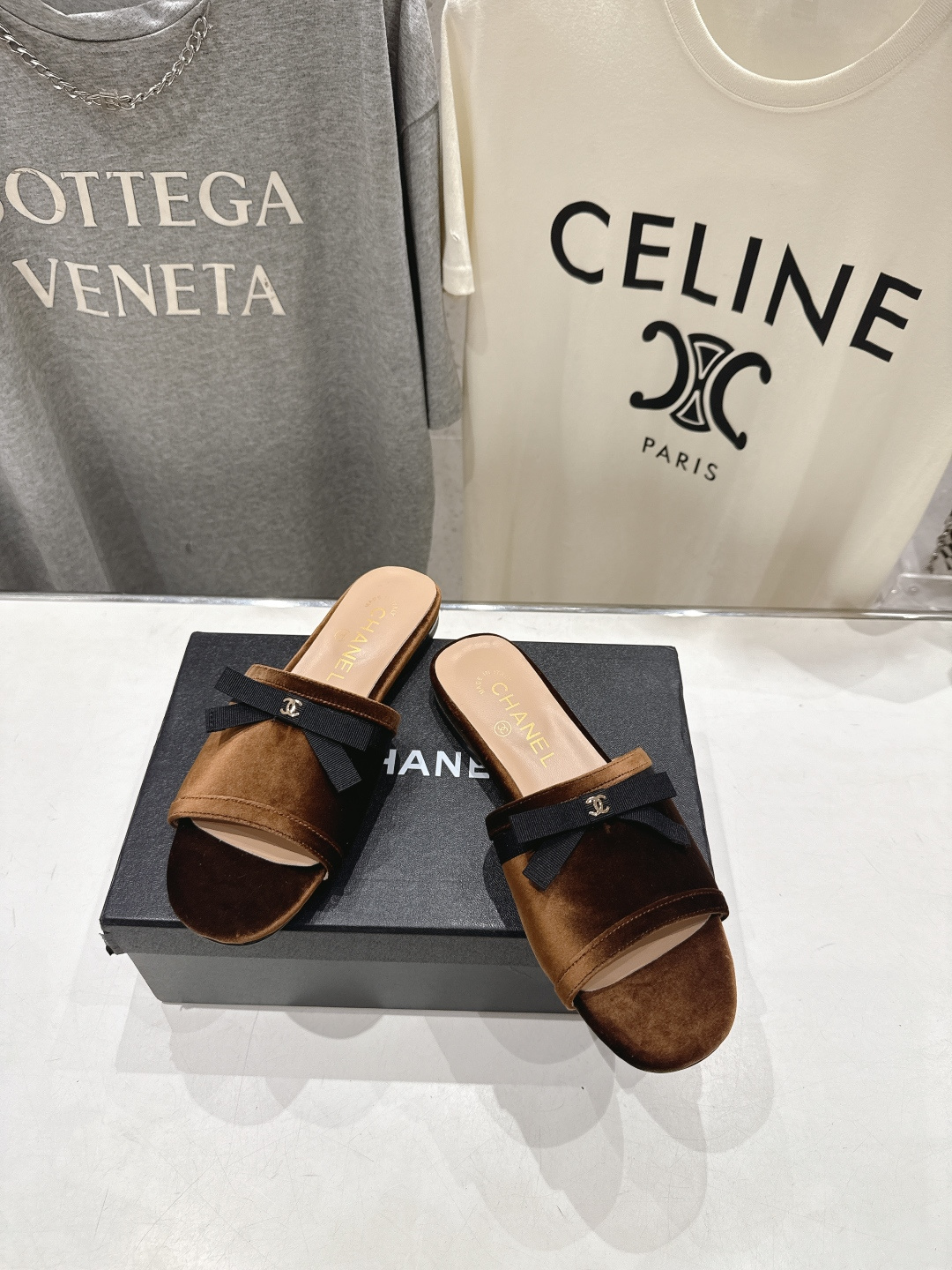 高版本出厂  CHANEL*香奈儿F016 小香2026/𝐒𝐒 𝐧𝐞𝐰夏季新品天鹅绒平底拖鞋这一季的拖鞋