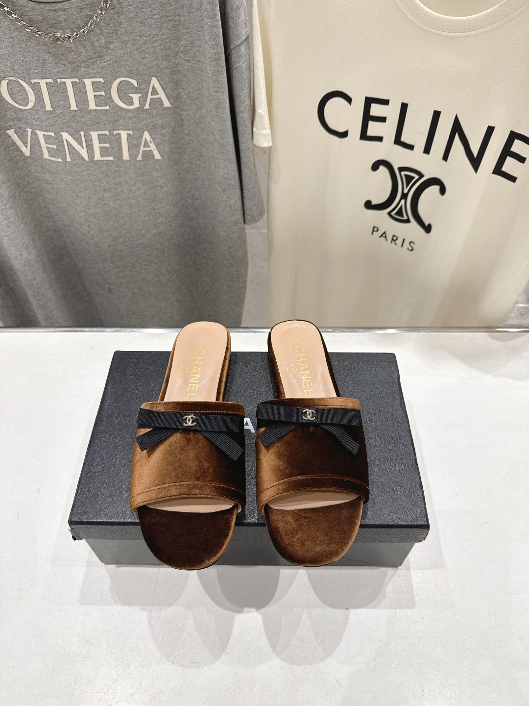 高版本出厂  CHANEL*香奈儿F016 小香2026/𝐒𝐒 𝐧𝐞𝐰夏季新品天鹅绒平底拖鞋这一季的拖鞋