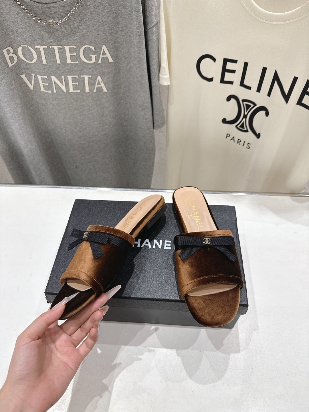 高版本出厂  CHANEL*香奈儿F016 小香2026/𝐒𝐒 𝐧𝐞𝐰夏季新品天鹅绒平底拖鞋这一季的拖鞋