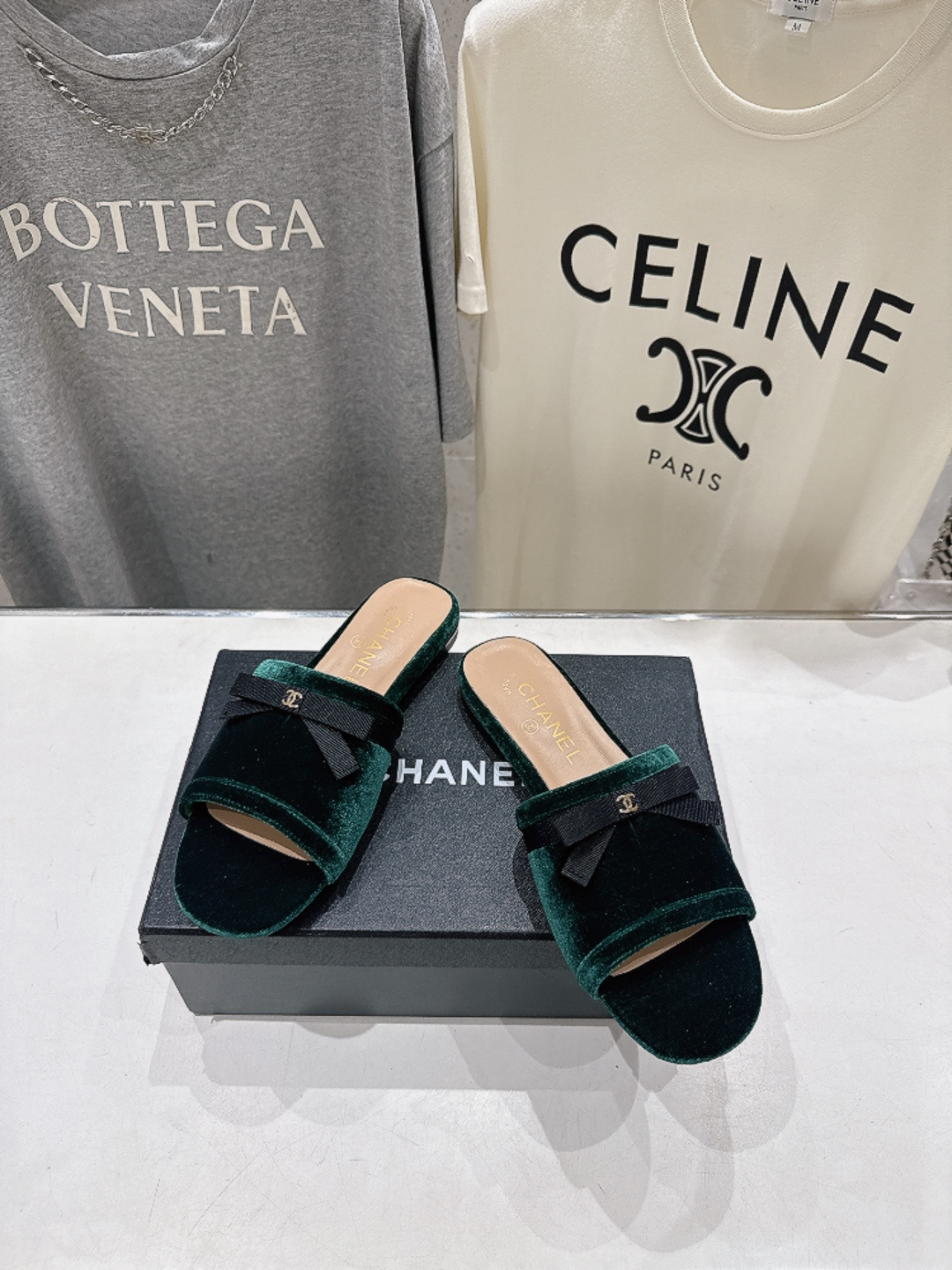 高版本出厂  CHANEL*香奈儿F016 小香2026/𝐒𝐒 𝐧𝐞𝐰夏季新品天鹅绒平底拖鞋这一季的拖鞋