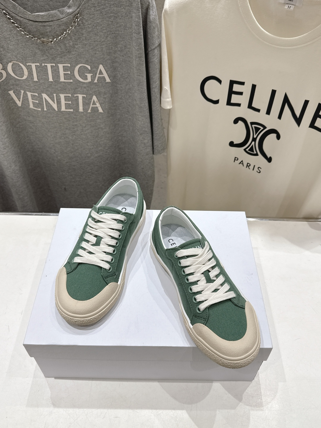高版本出厂 薄底 Celine* 赛琳 2026ss春夏走秀新款小白鞋帆布鞋，明星同款思琳明星同款休闲透