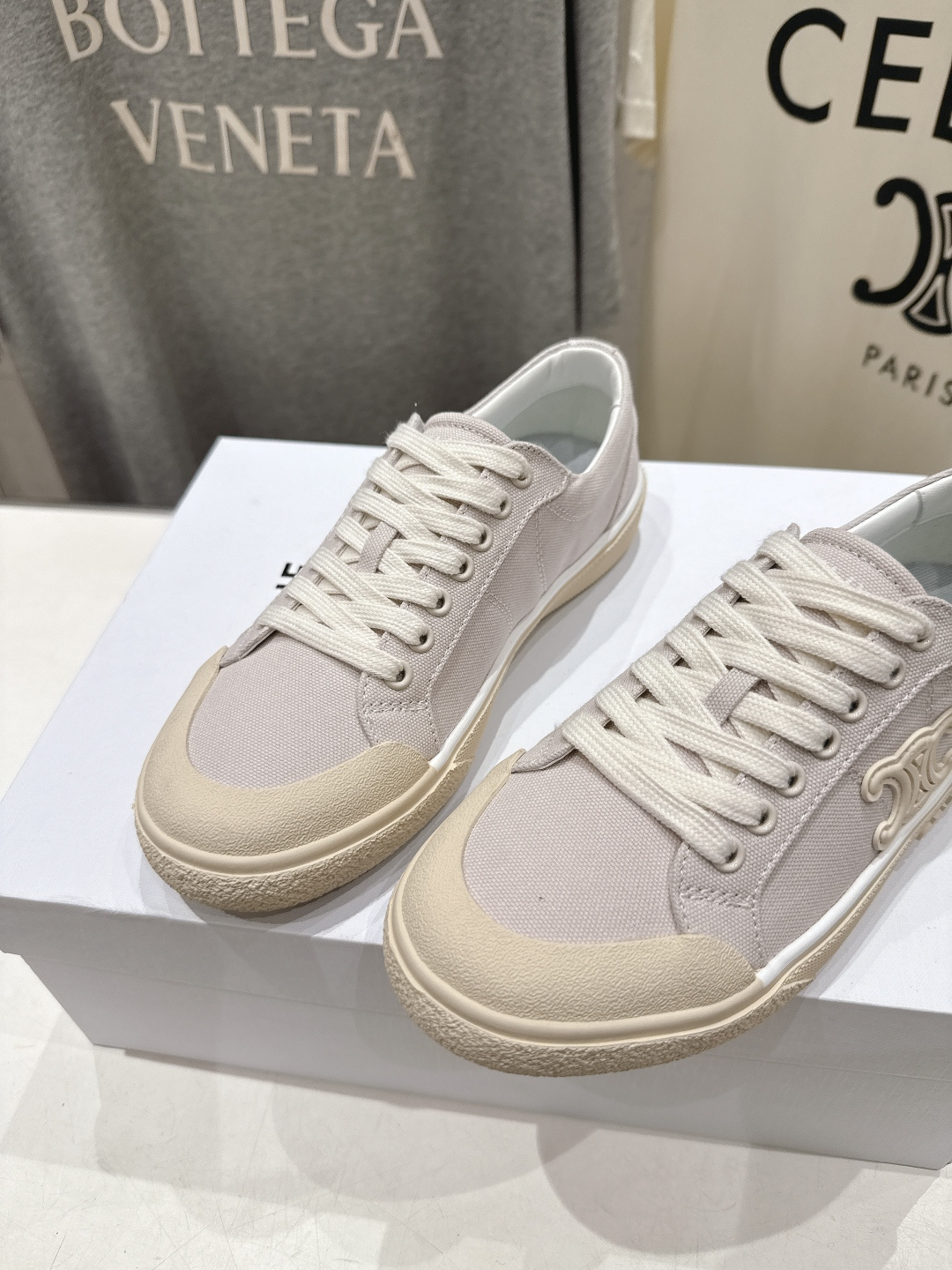 高版本出厂 薄底 Celine* 赛琳 2026ss春夏走秀新款小白鞋帆布鞋，明星同款思琳明星同款休闲透