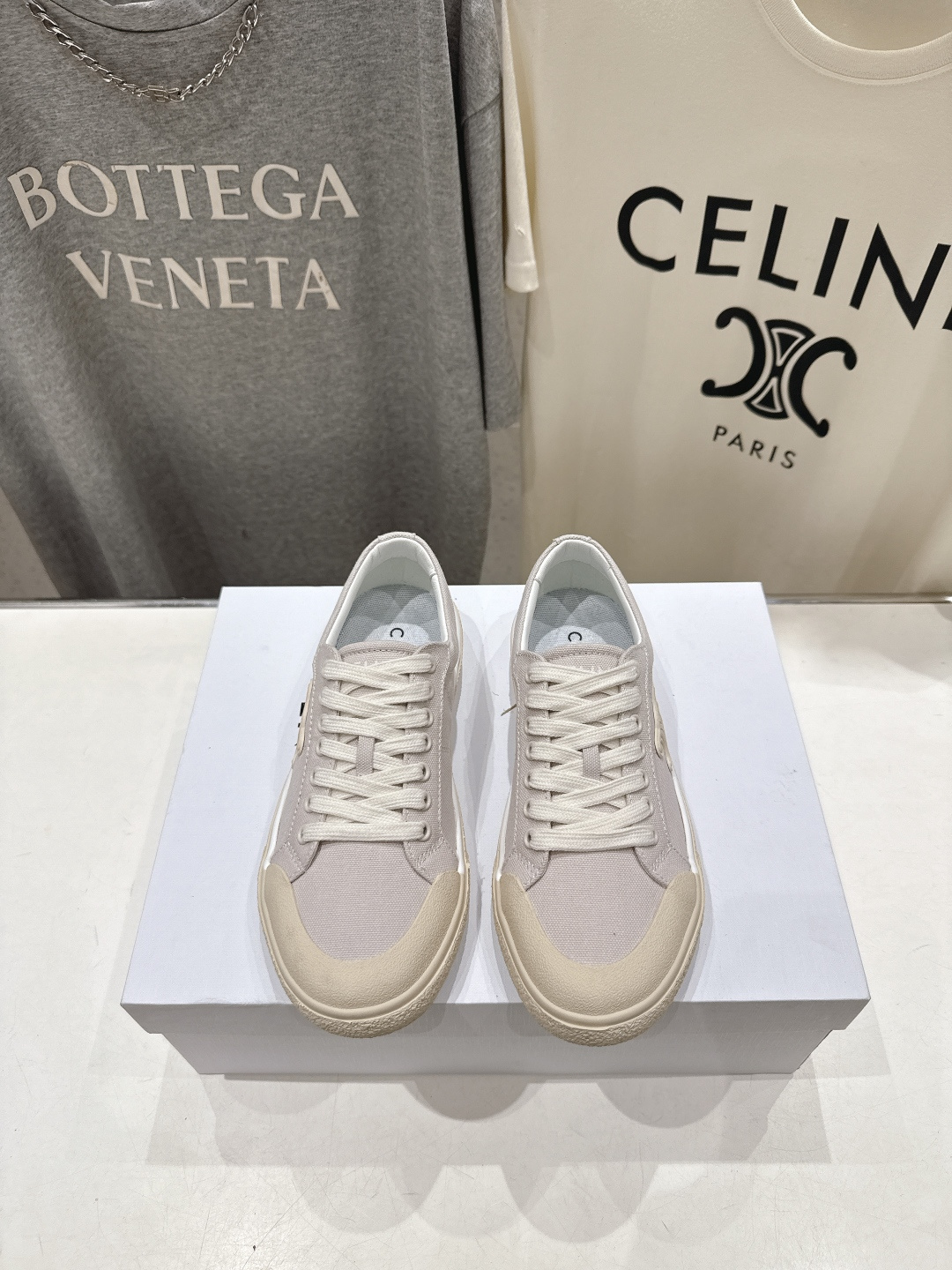 高版本出厂 薄底 Celine* 赛琳 2026ss春夏走秀新款小白鞋帆布鞋，明星同款思琳明星同款休闲透
