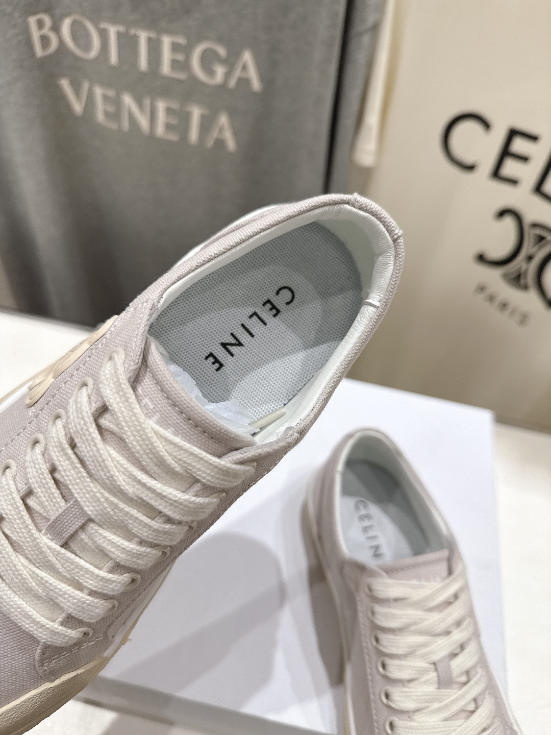 高版本出厂 薄底 Celine* 赛琳 2026ss春夏走秀新款小白鞋帆布鞋，明星同款思琳明星同款休闲透