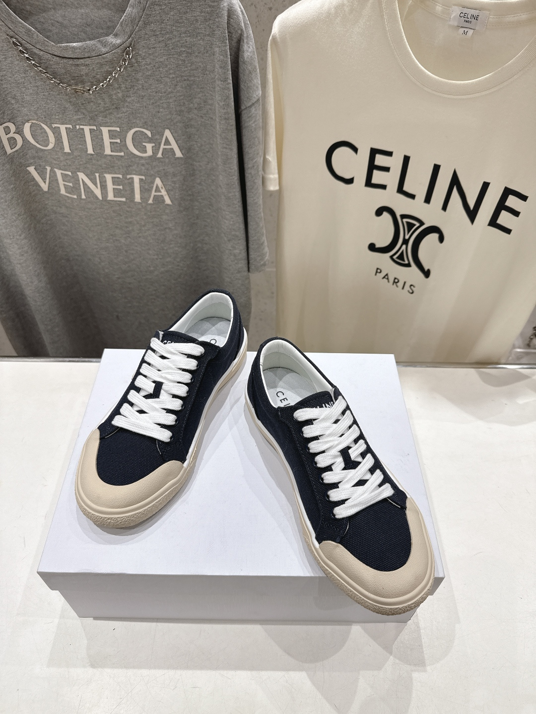 高版本出厂 薄底 Celine* 赛琳 2026ss春夏走秀新款小白鞋帆布鞋，明星同款思琳明星同款休闲透