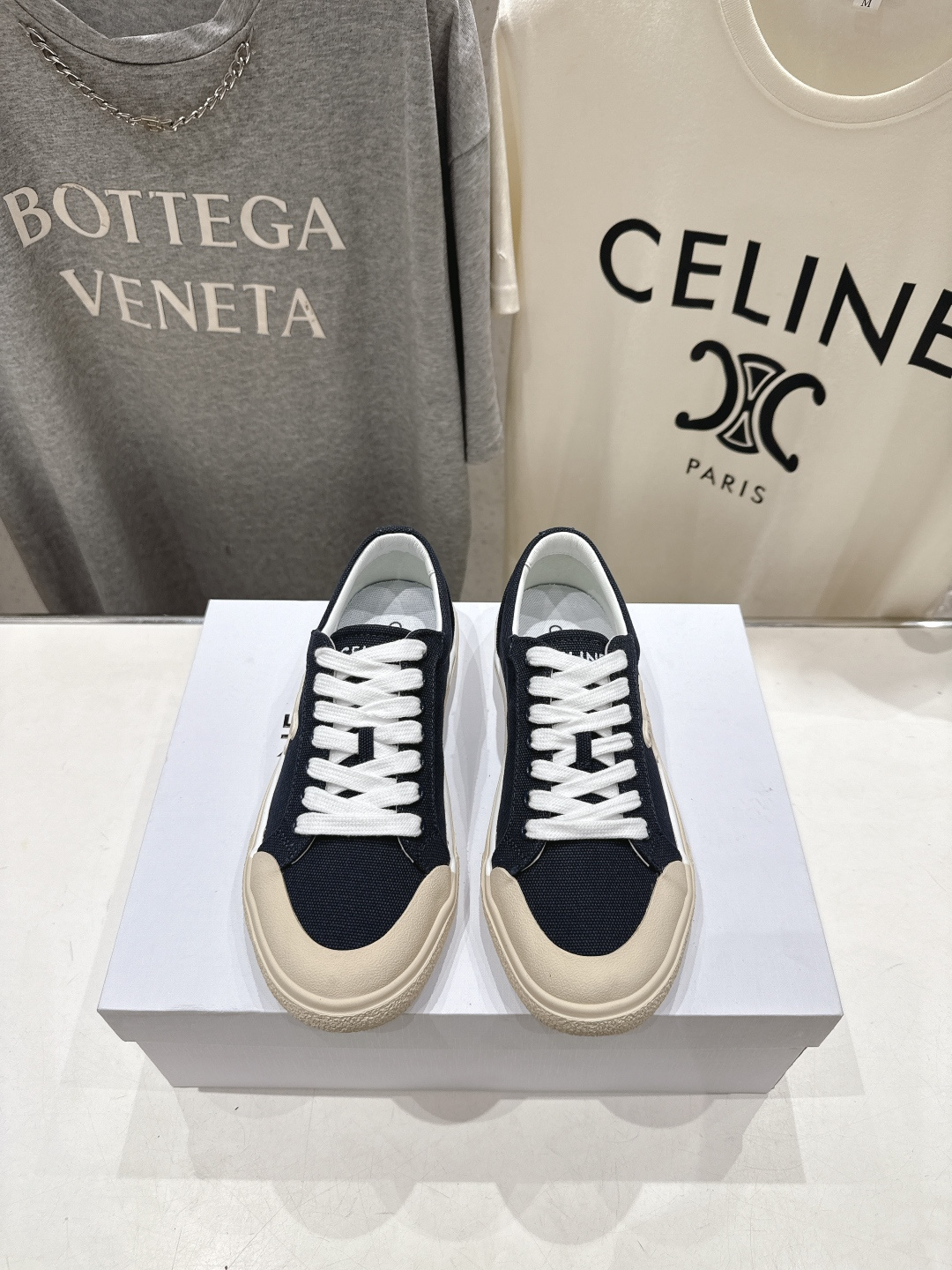 高版本出厂 薄底 Celine* 赛琳 2026ss春夏走秀新款小白鞋帆布鞋，明星同款思琳明星同款休闲透