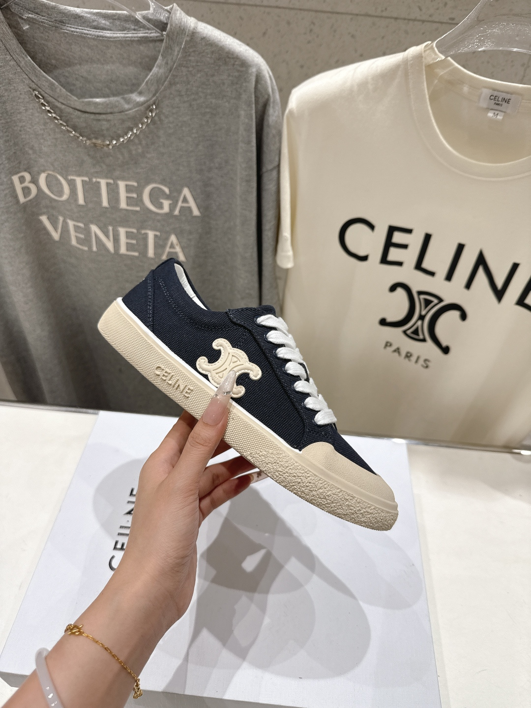 高版本出厂 薄底 Celine* 赛琳 2026ss春夏走秀新款小白鞋帆布鞋，明星同款思琳明星同款休闲透