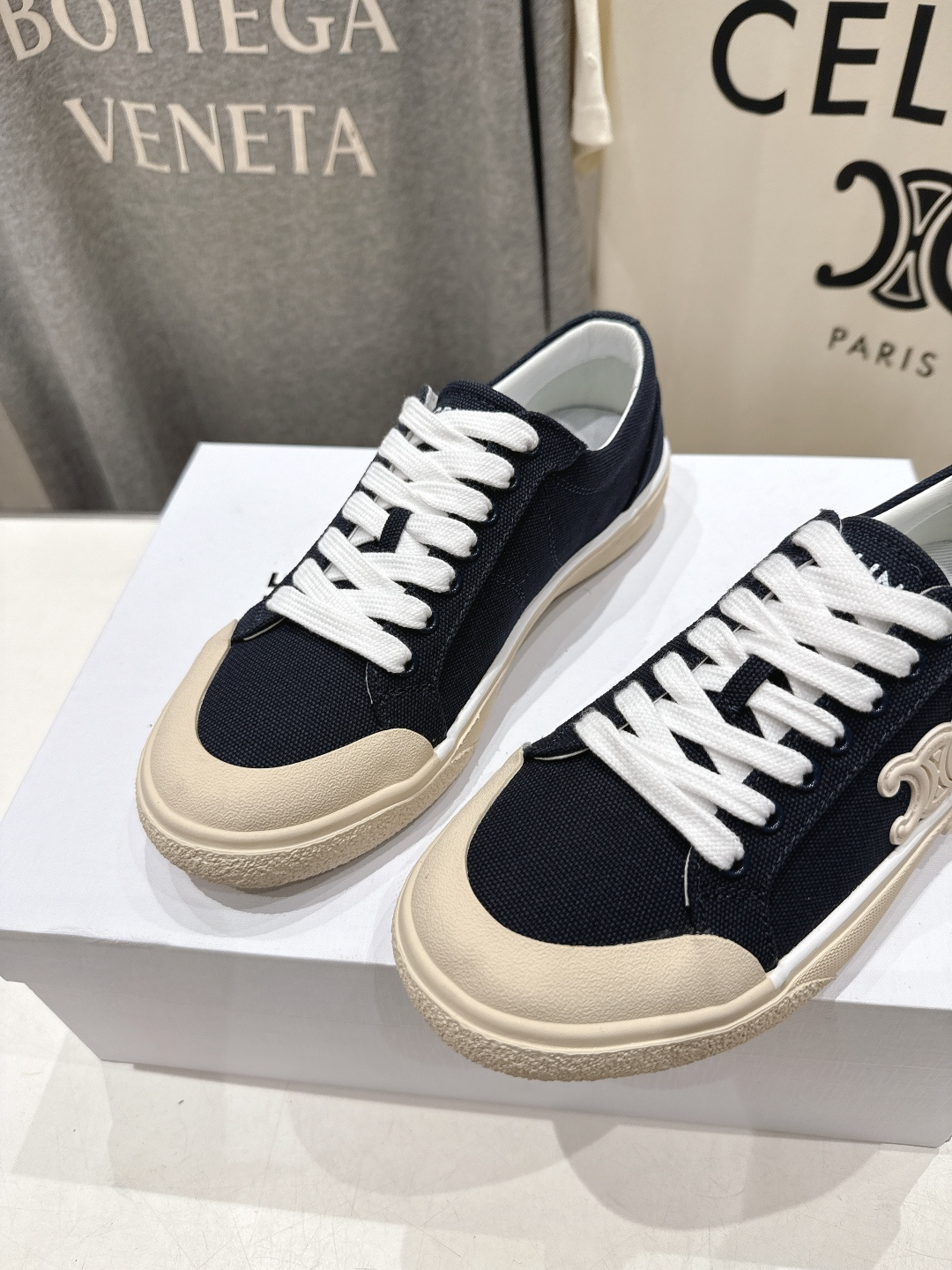 高版本出厂 薄底 Celine* 赛琳 2026ss春夏走秀新款小白鞋帆布鞋，明星同款思琳明星同款休闲透