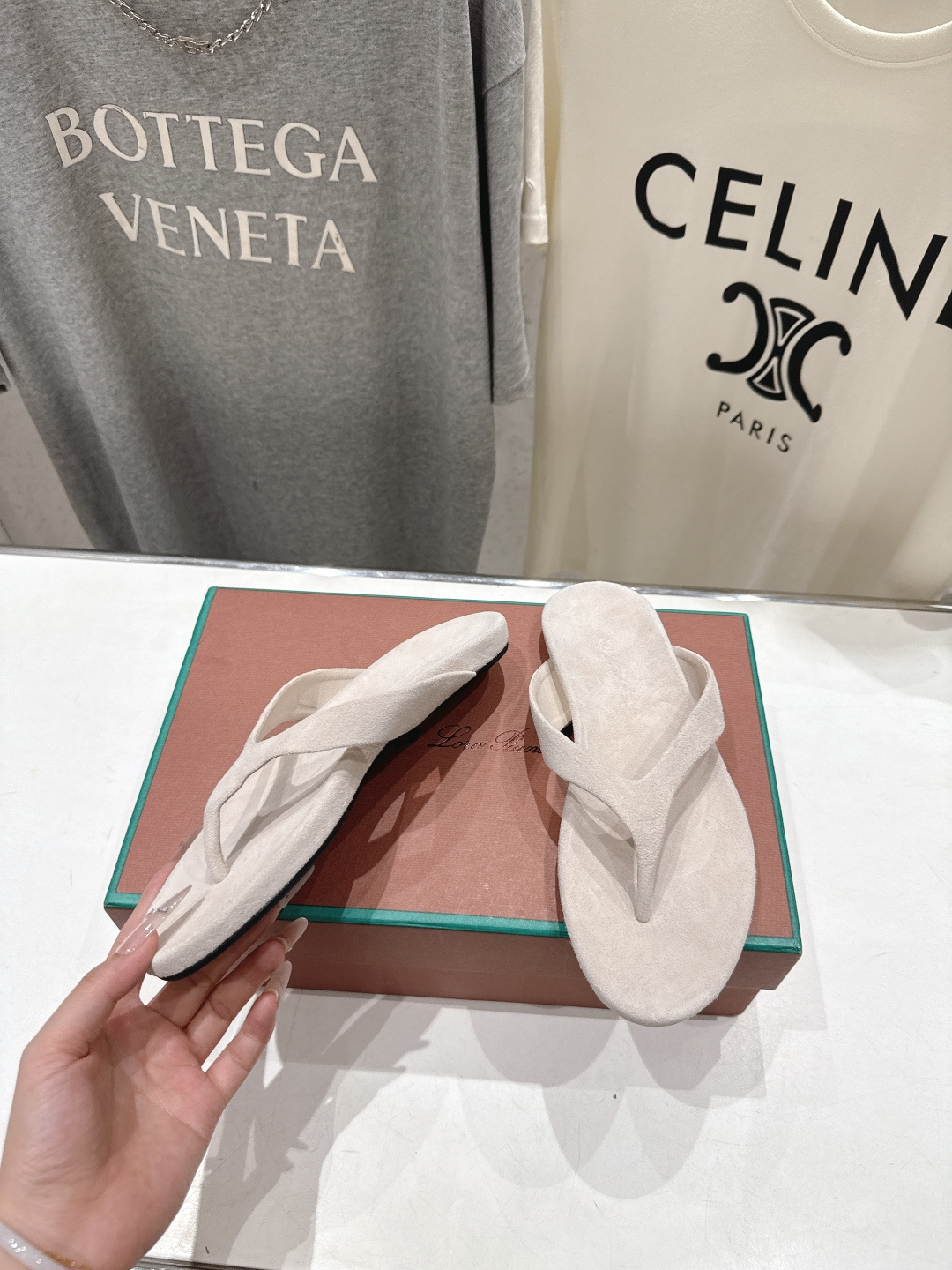 高版本出厂 Loro Piana* LP||诺悠翩雅2026ss夏季新款平底夹脚拖鞋人字拖【市场顶级品质