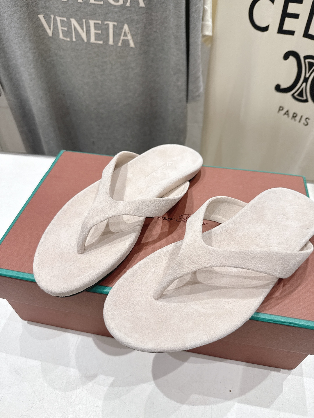 高版本出厂 Loro Piana* LP||诺悠翩雅2026ss夏季新款平底夹脚拖鞋人字拖【市场顶级品质