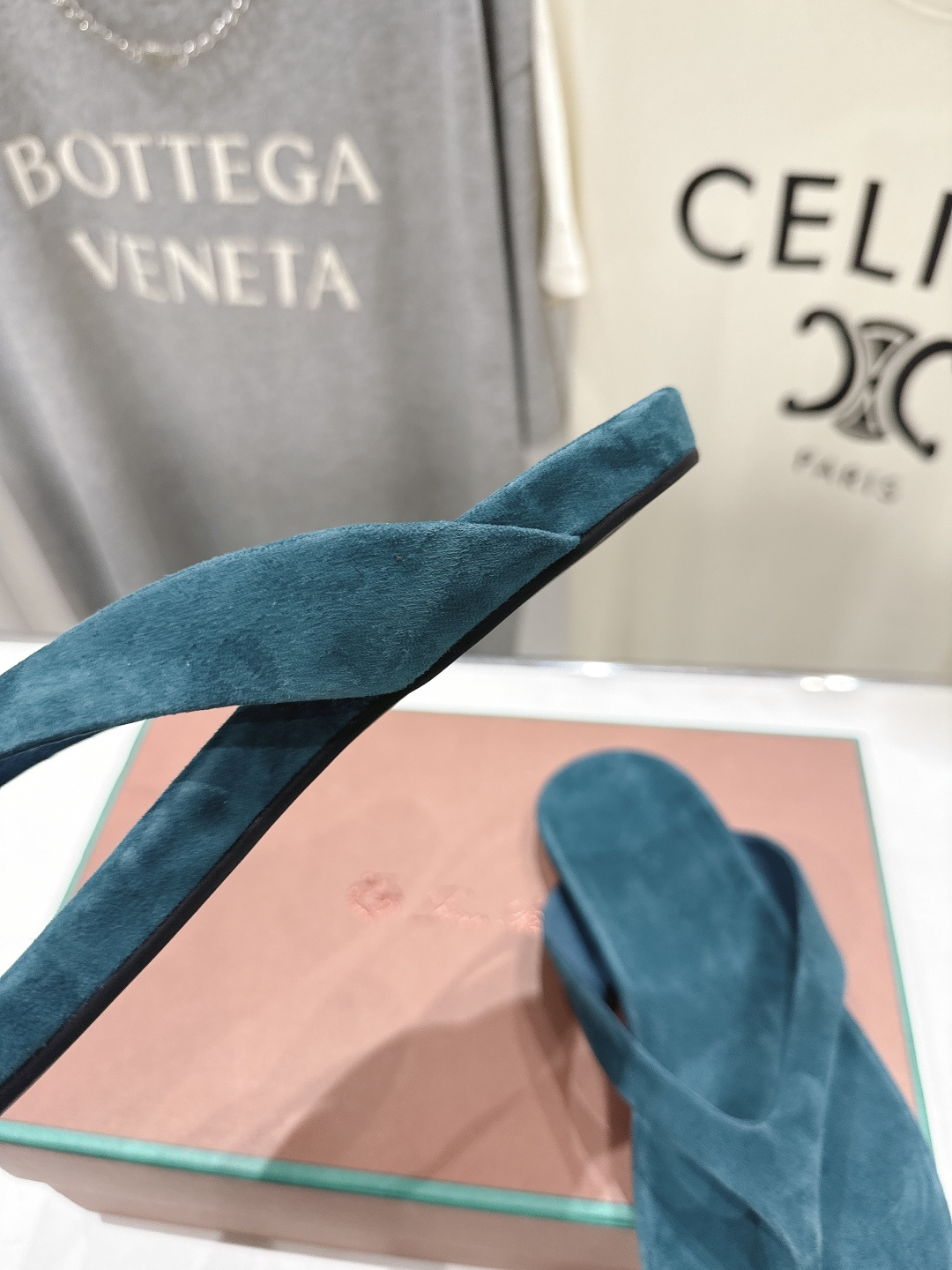 高版本出厂 Loro Piana* LP||诺悠翩雅2026ss夏季新款平底夹脚拖鞋人字拖【市场顶级品质