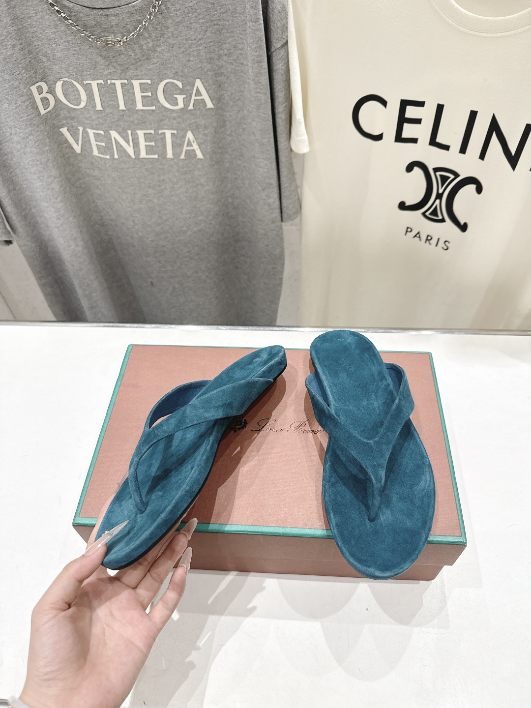 高版本出厂 Loro Piana* LP||诺悠翩雅2026ss夏季新款平底夹脚拖鞋人字拖【市场顶级品质