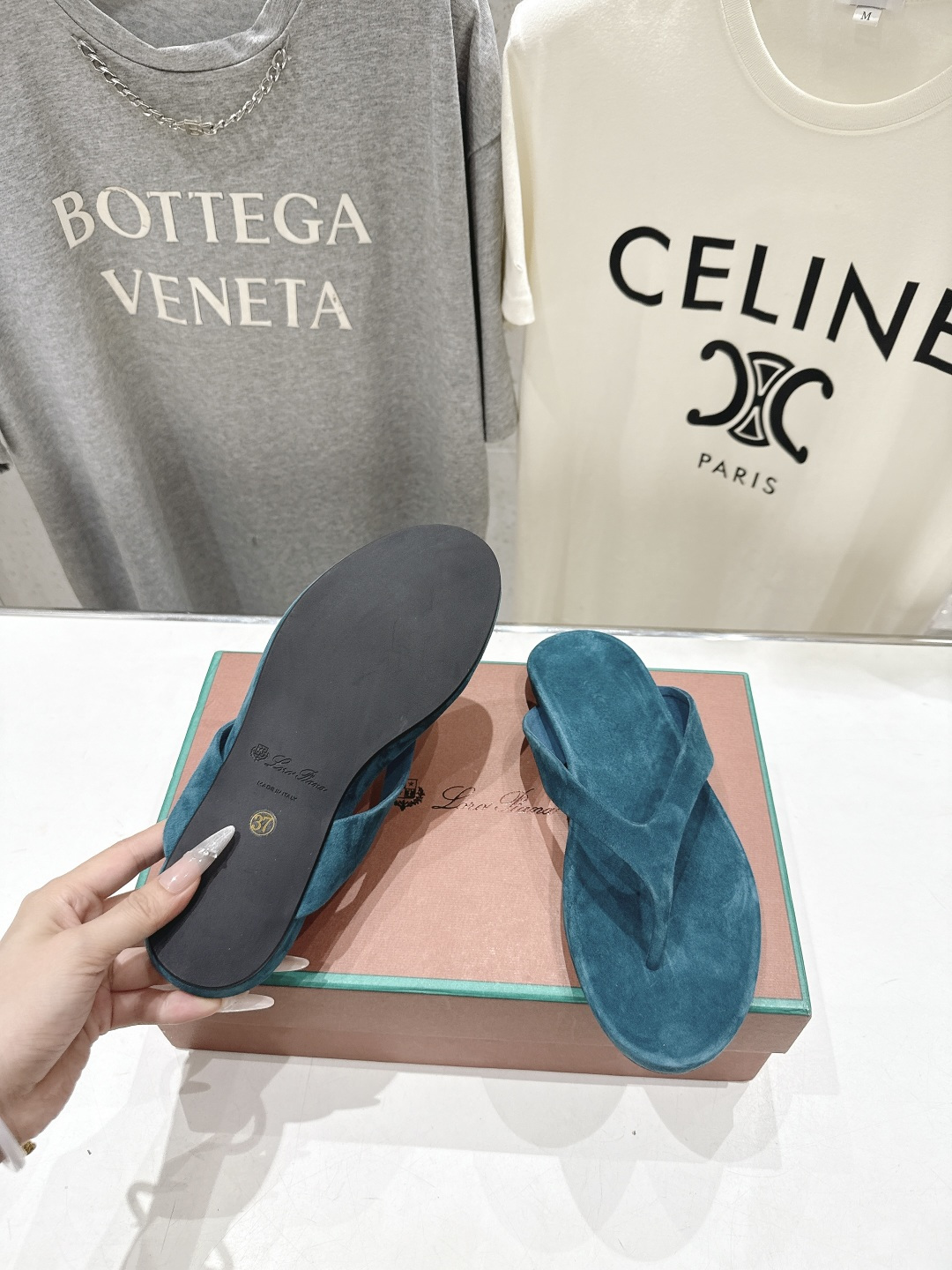 高版本出厂 Loro Piana* LP||诺悠翩雅2026ss夏季新款平底夹脚拖鞋人字拖【市场顶级品质