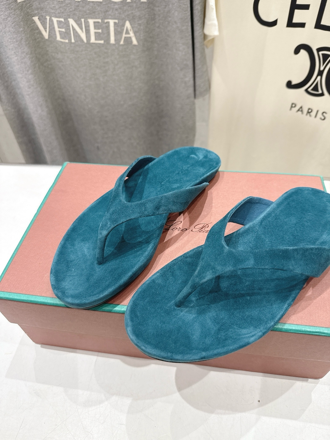 高版本出厂 Loro Piana* LP||诺悠翩雅2026ss夏季新款平底夹脚拖鞋人字拖【市场顶级品质