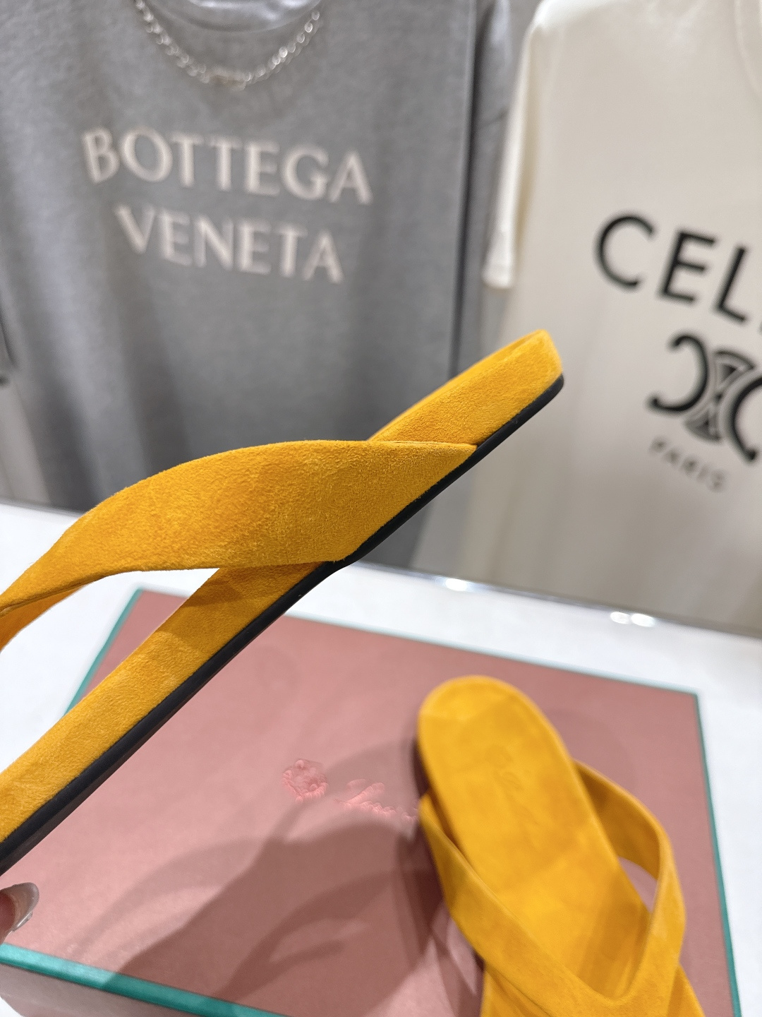 高版本出厂 Loro Piana* LP||诺悠翩雅2026ss夏季新款平底夹脚拖鞋人字拖【市场顶级品质