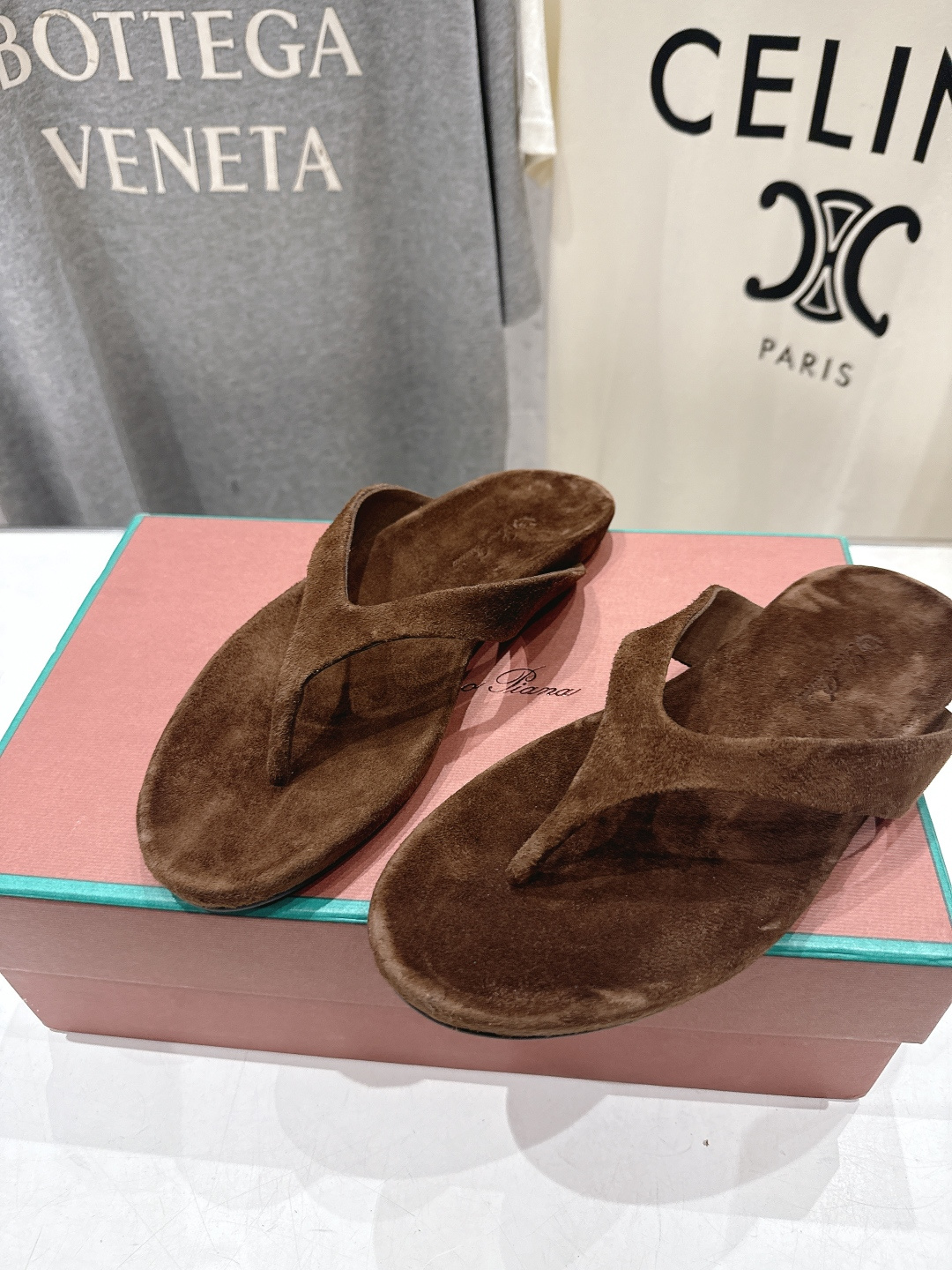 高版本出厂 Loro Piana* LP||诺悠翩雅2026ss夏季新款平底夹脚拖鞋人字拖【市场顶级品质