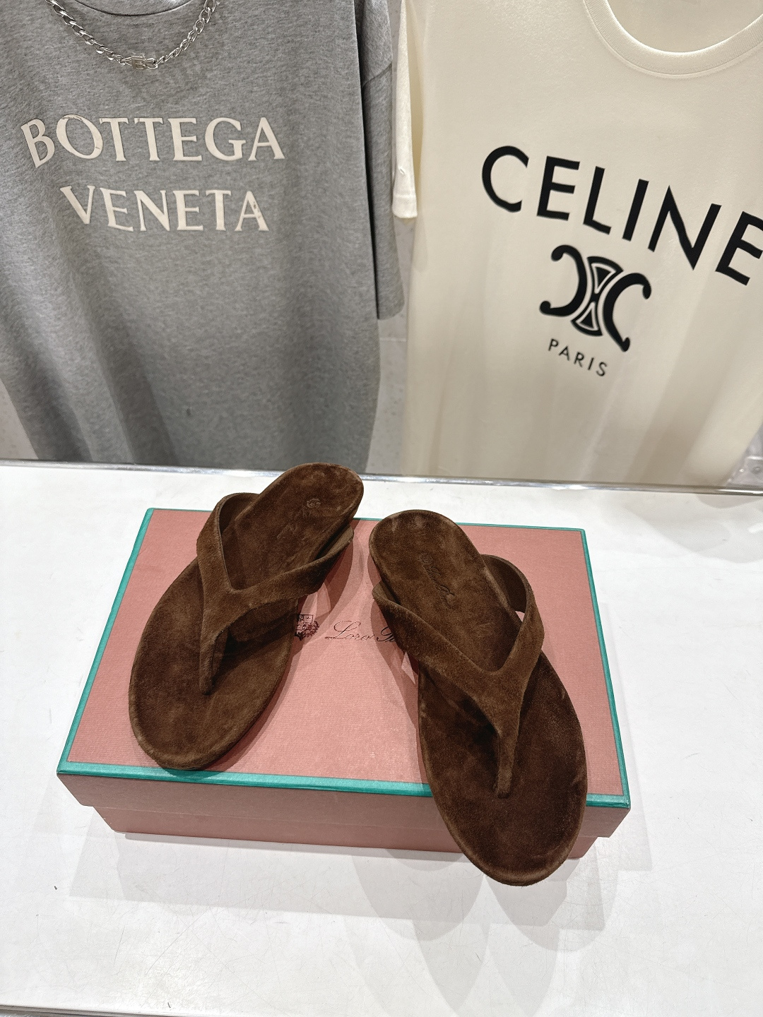 高版本出厂 Loro Piana* LP||诺悠翩雅2026ss夏季新款平底夹脚拖鞋人字拖【市场顶级品质