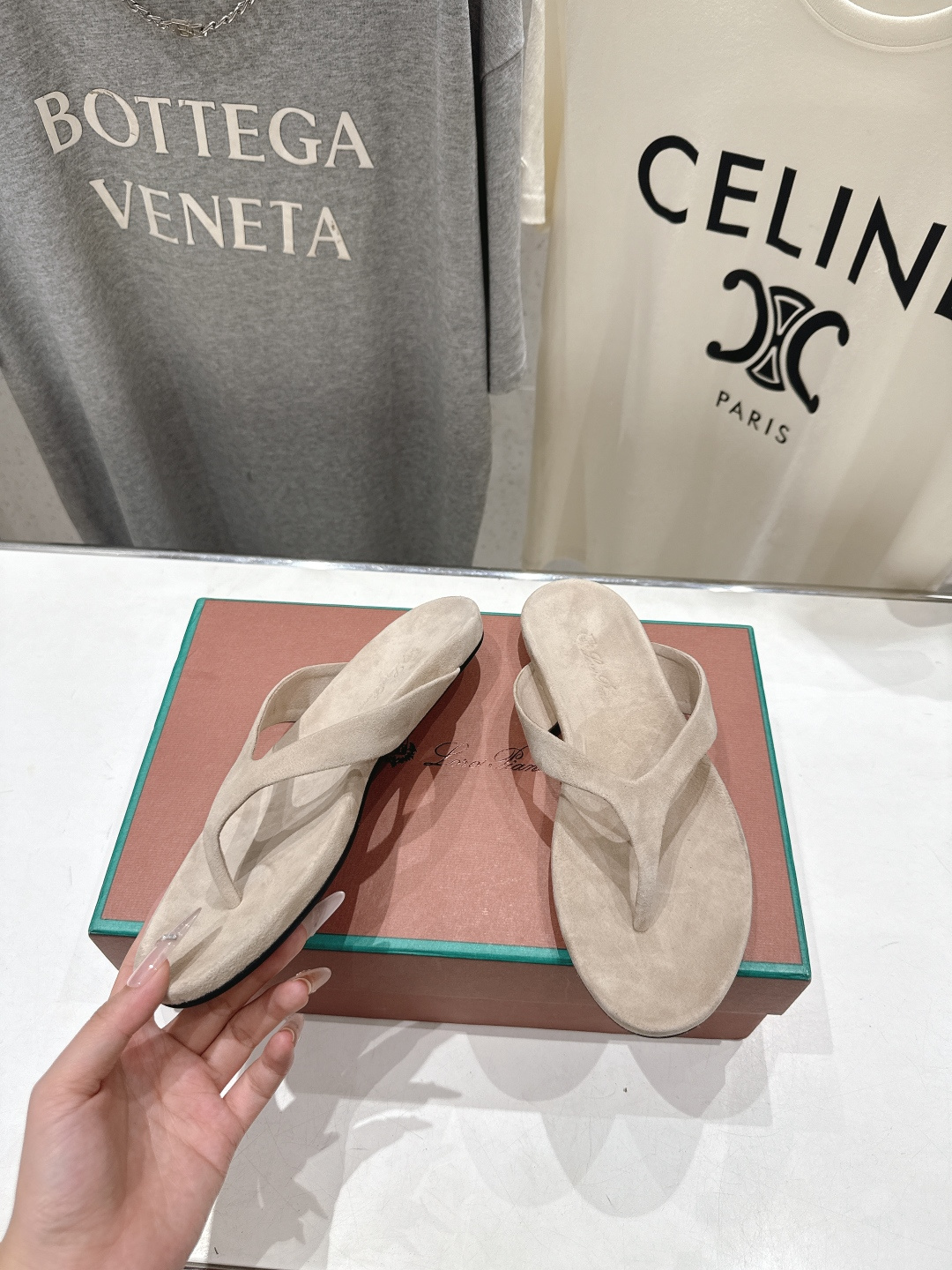 高版本出厂 Loro Piana* LP||诺悠翩雅2026ss夏季新款平底夹脚拖鞋人字拖【市场顶级品质