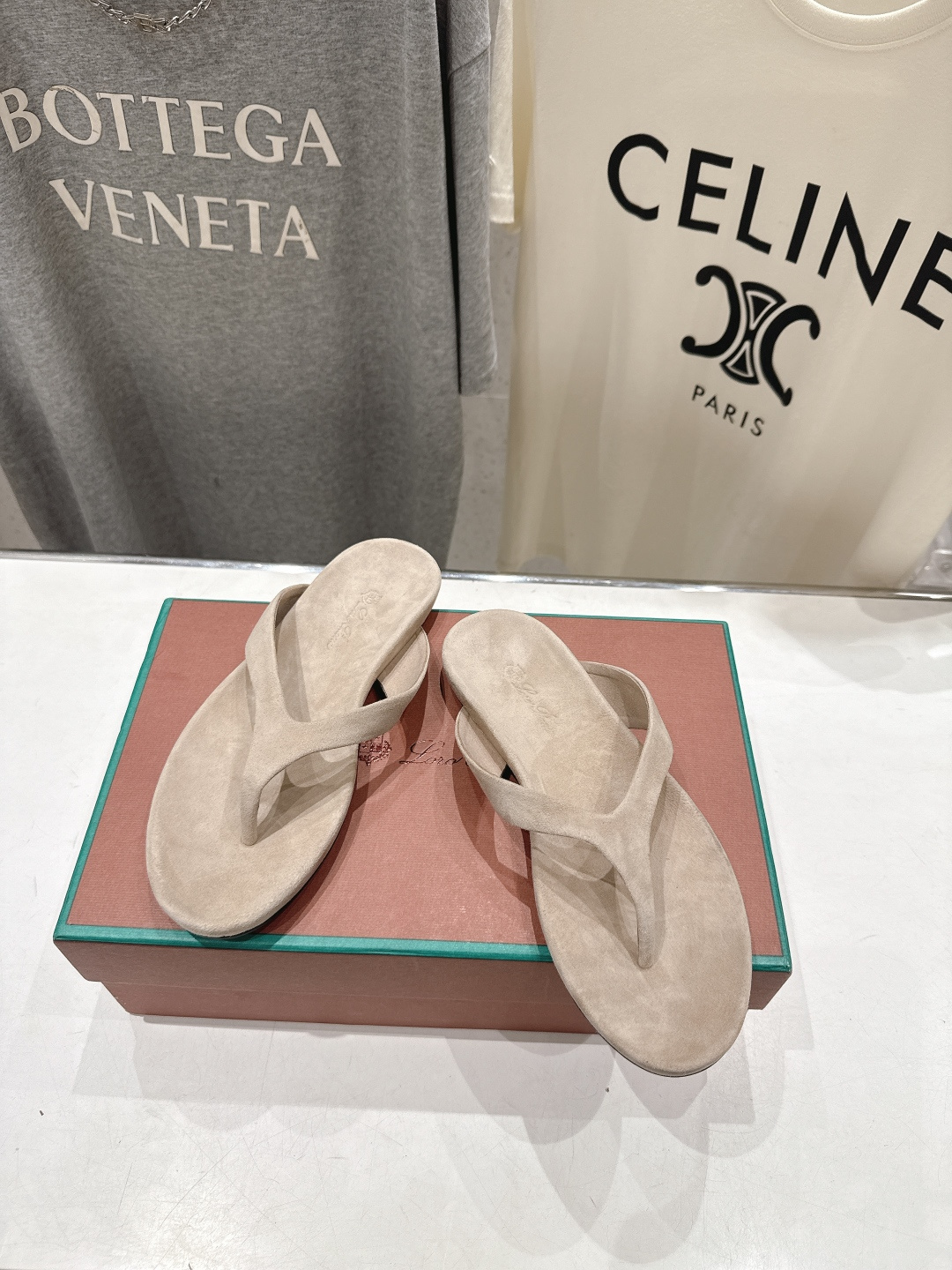 高版本出厂 Loro Piana* LP||诺悠翩雅2026ss夏季新款平底夹脚拖鞋人字拖【市场顶级品质