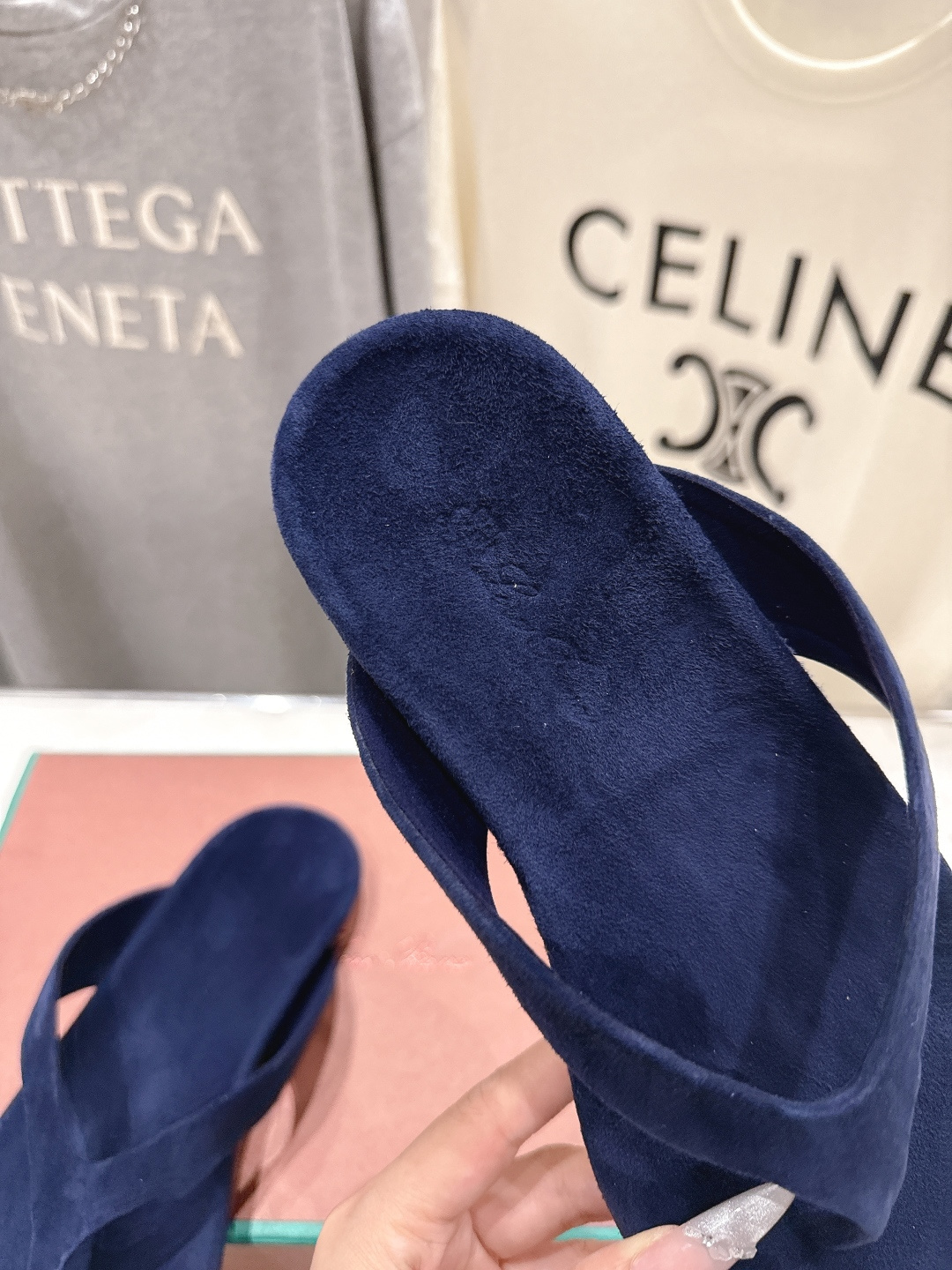 高版本出厂 Loro Piana* LP||诺悠翩雅2026ss夏季新款平底夹脚拖鞋人字拖【市场顶级品质