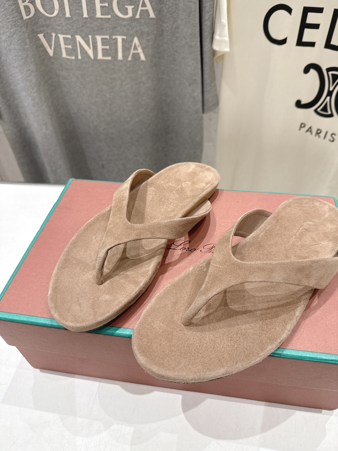 高版本出厂 Loro Piana* LP||诺悠翩雅2026ss夏季新款平底夹脚拖鞋人字拖【市场顶级品质