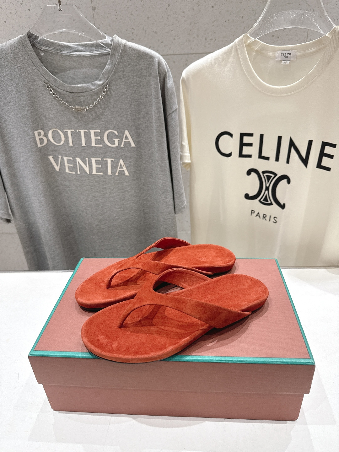 高版本出厂 Loro Piana* LP||诺悠翩雅2026ss夏季新款平底夹脚拖鞋人字拖【市场顶级品质