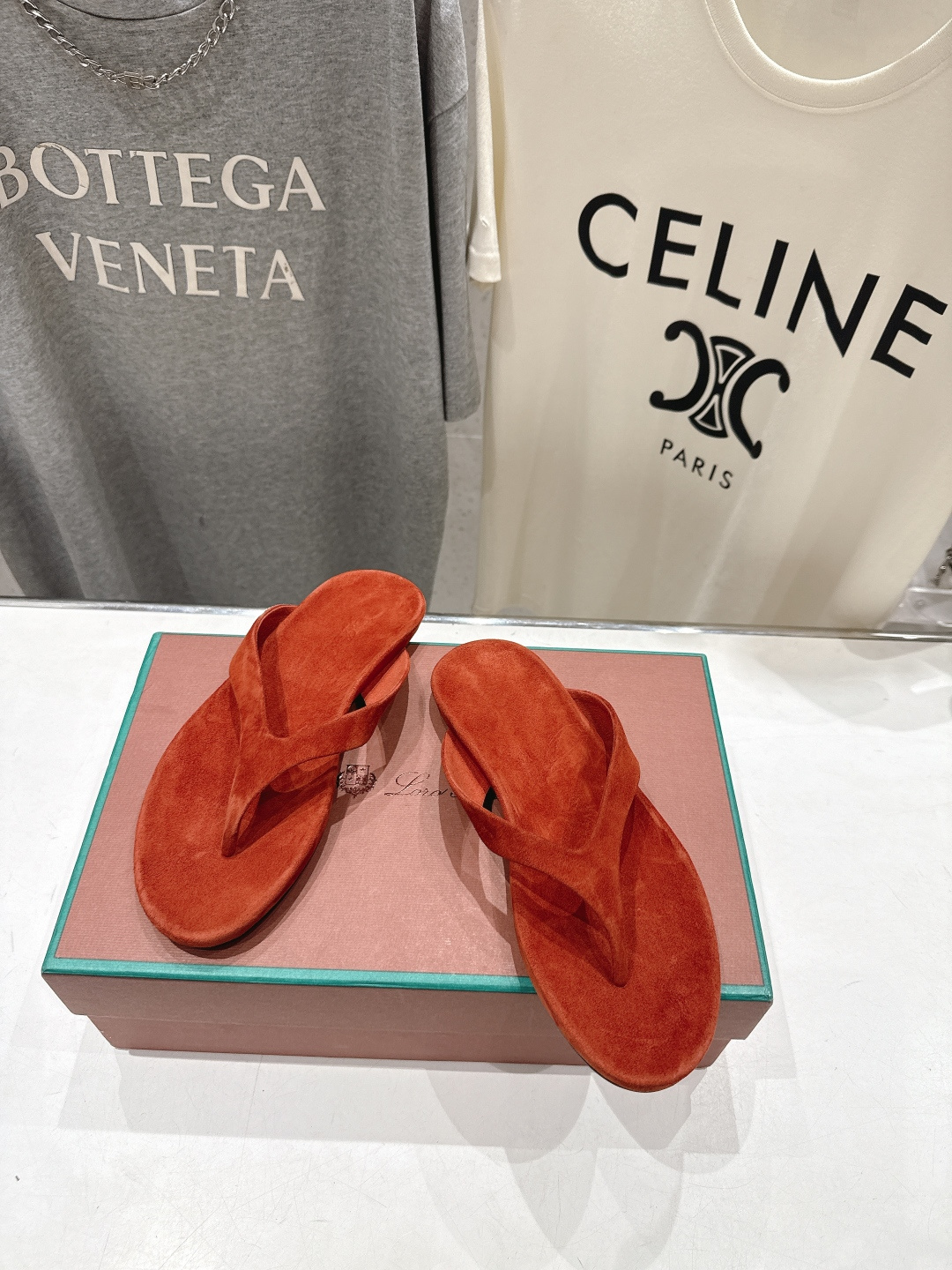 高版本出厂 Loro Piana* LP||诺悠翩雅2026ss夏季新款平底夹脚拖鞋人字拖【市场顶级品质