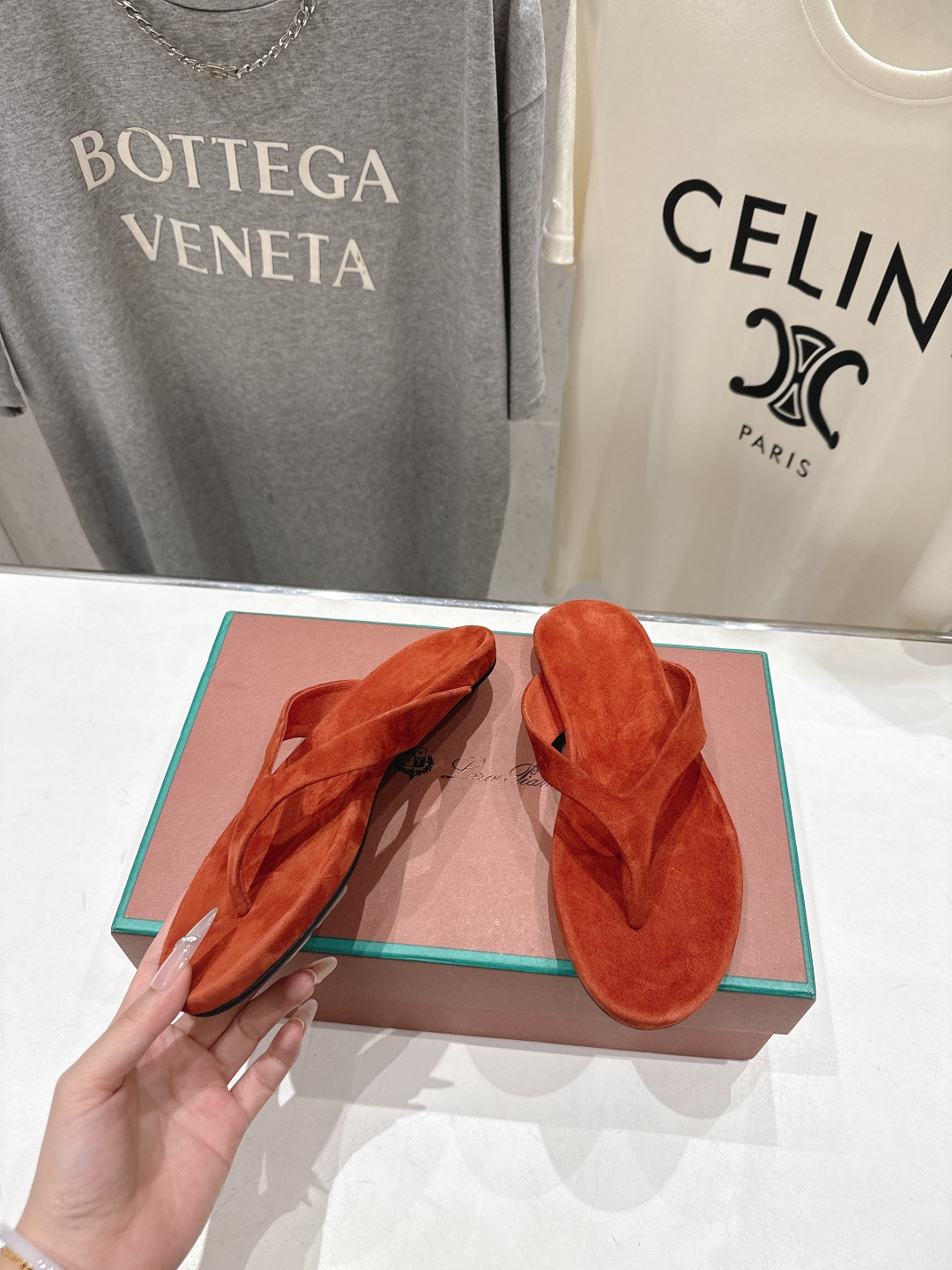 高版本出厂 Loro Piana* LP||诺悠翩雅2026ss夏季新款平底夹脚拖鞋人字拖【市场顶级品质
