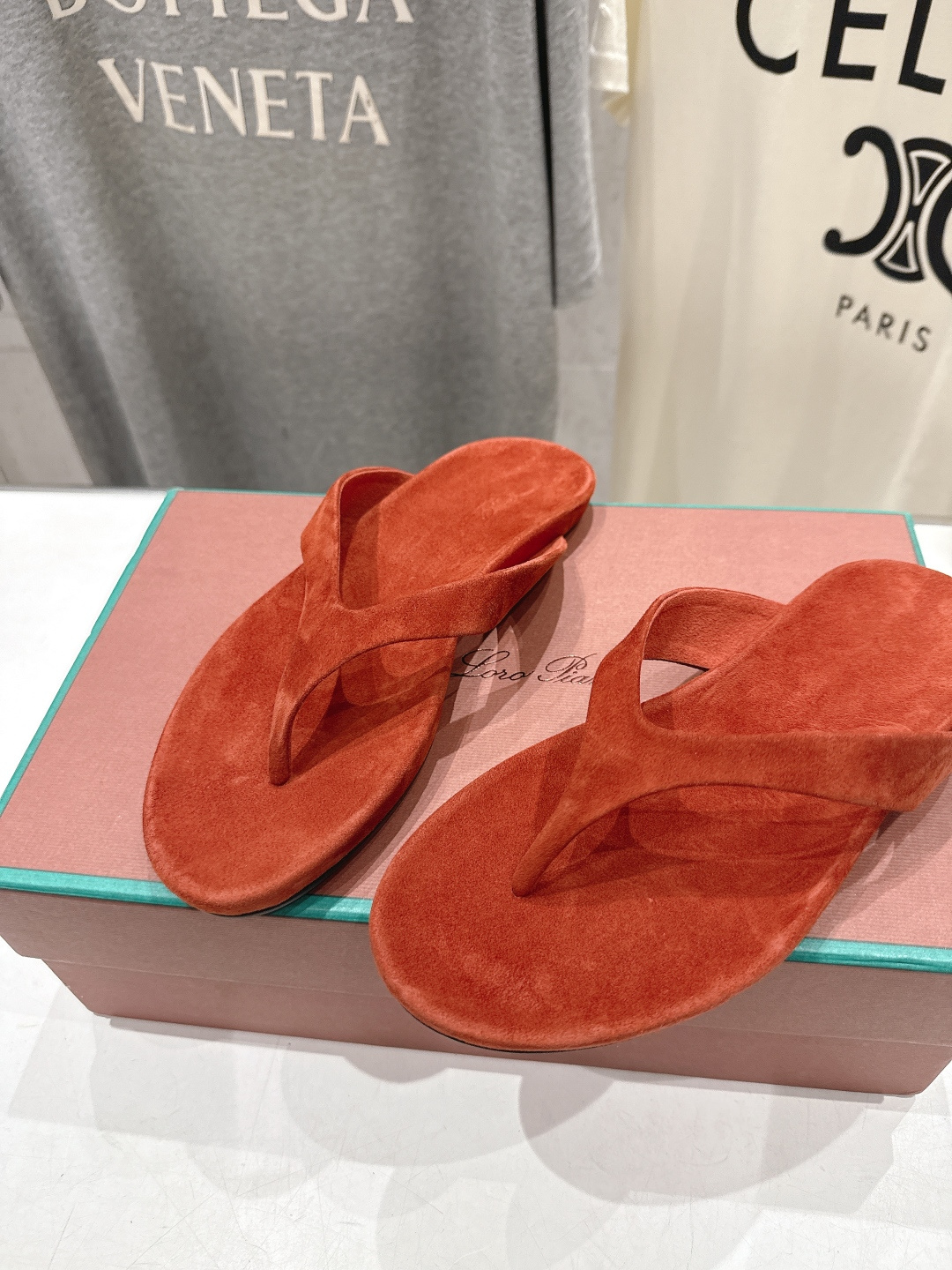 高版本出厂 Loro Piana* LP||诺悠翩雅2026ss夏季新款平底夹脚拖鞋人字拖【市场顶级品质