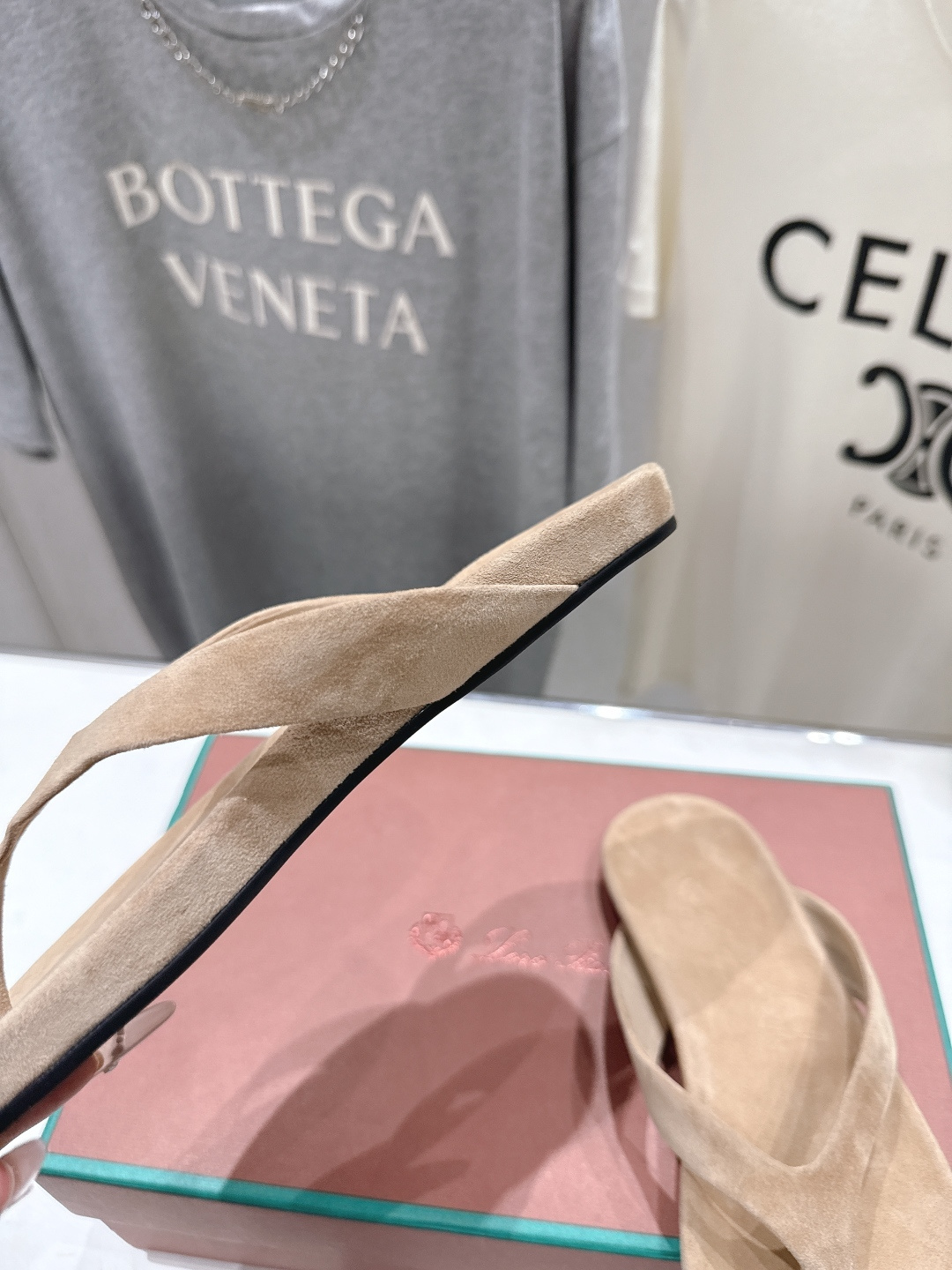 高版本出厂 Loro Piana* LP||诺悠翩雅2026ss夏季新款平底夹脚拖鞋人字拖【市场顶级品质