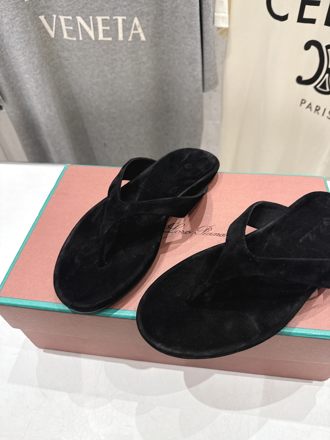 高版本出厂 Loro Piana* LP||诺悠翩雅2026ss夏季新款平底夹脚拖鞋人字拖【市场顶级品质