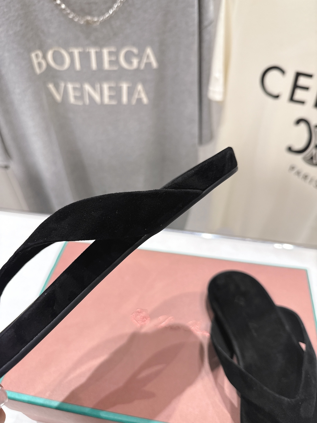 高版本出厂 Loro Piana* LP||诺悠翩雅2026ss夏季新款平底夹脚拖鞋人字拖【市场顶级品质