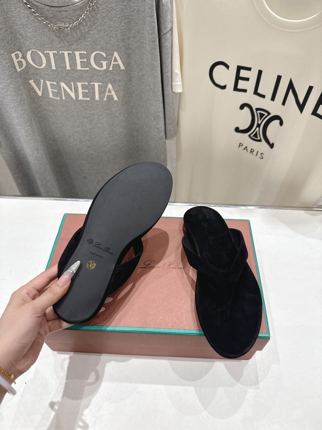 高版本出厂 Loro Piana* LP||诺悠翩雅2026ss夏季新款平底夹脚拖鞋人字拖【市场顶级品质