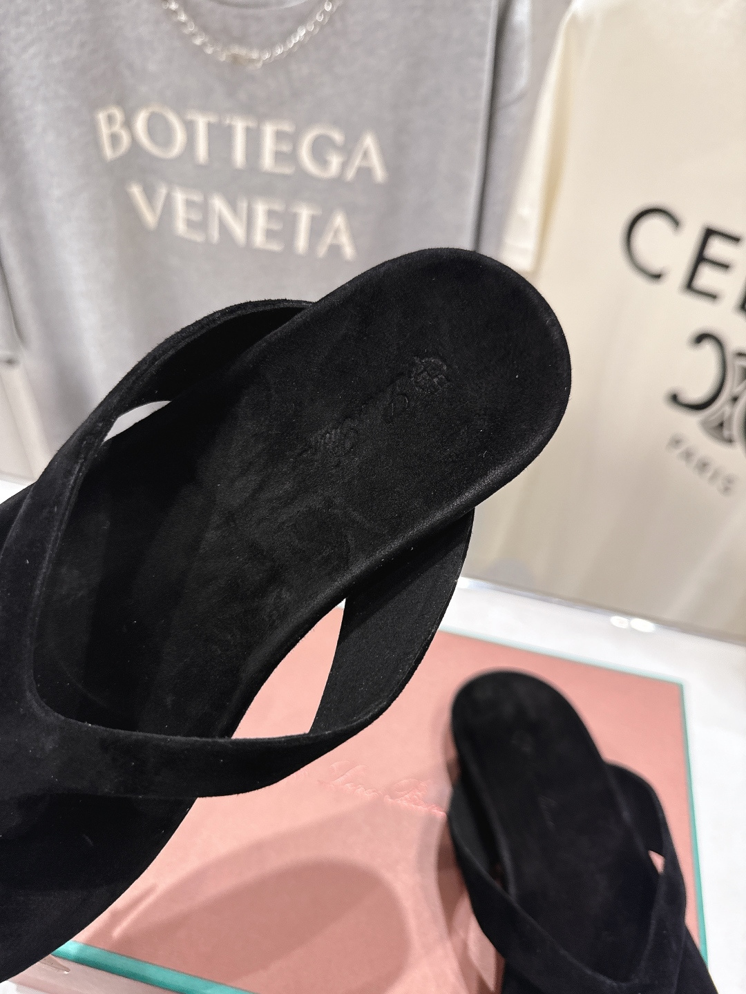 高版本出厂 Loro Piana* LP||诺悠翩雅2026ss夏季新款平底夹脚拖鞋人字拖【市场顶级品质