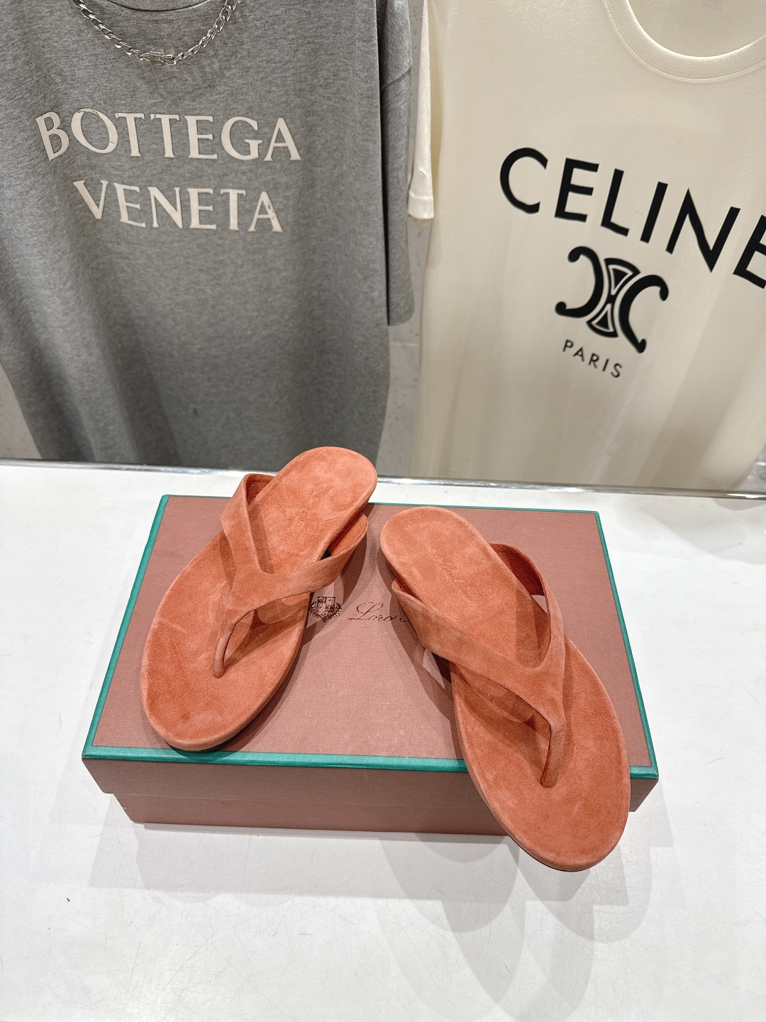高版本出厂 Loro Piana* LP||诺悠翩雅2026ss夏季新款平底夹脚拖鞋人字拖【市场顶级品质