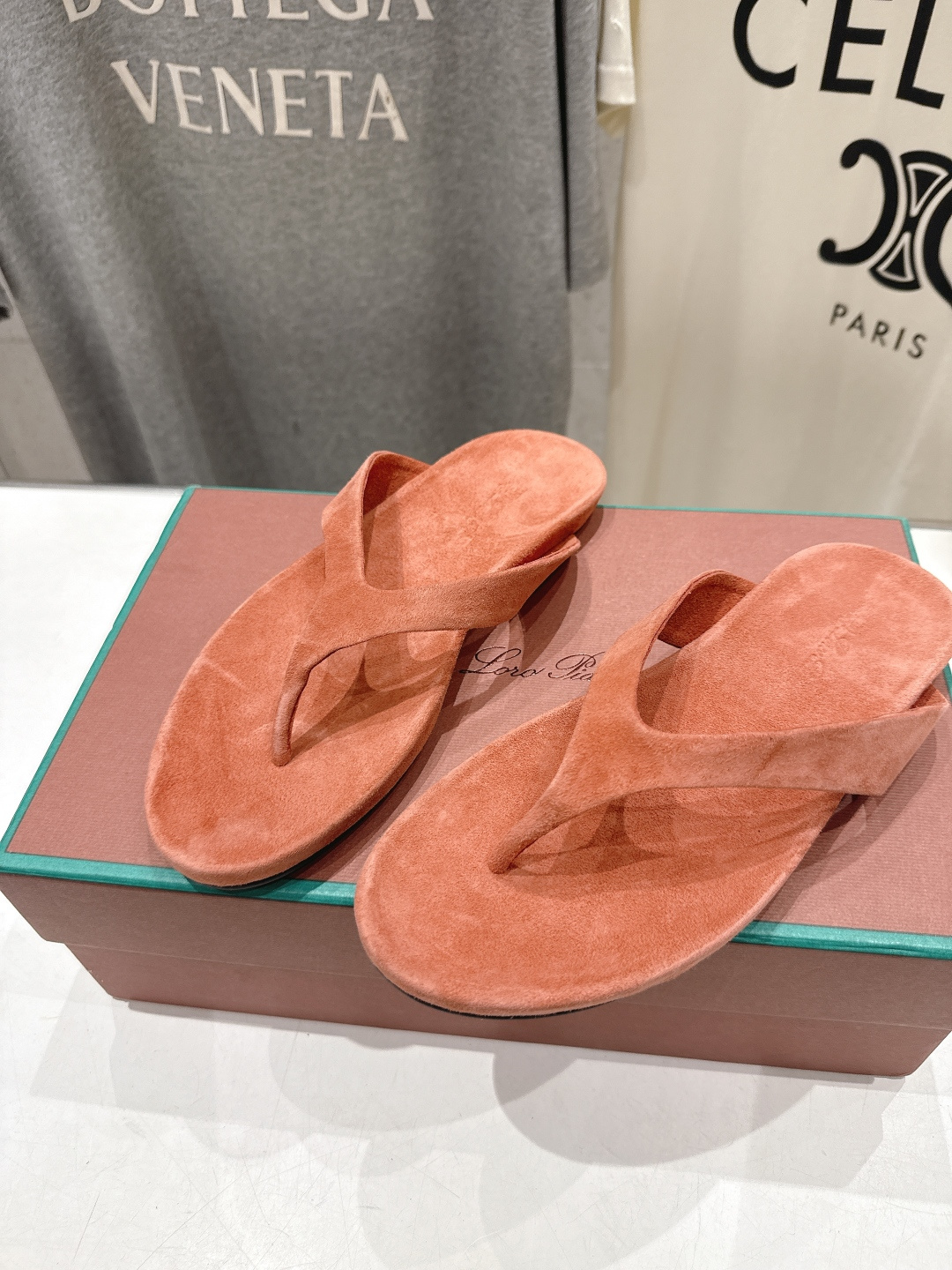高版本出厂 Loro Piana* LP||诺悠翩雅2026ss夏季新款平底夹脚拖鞋人字拖【市场顶级品质