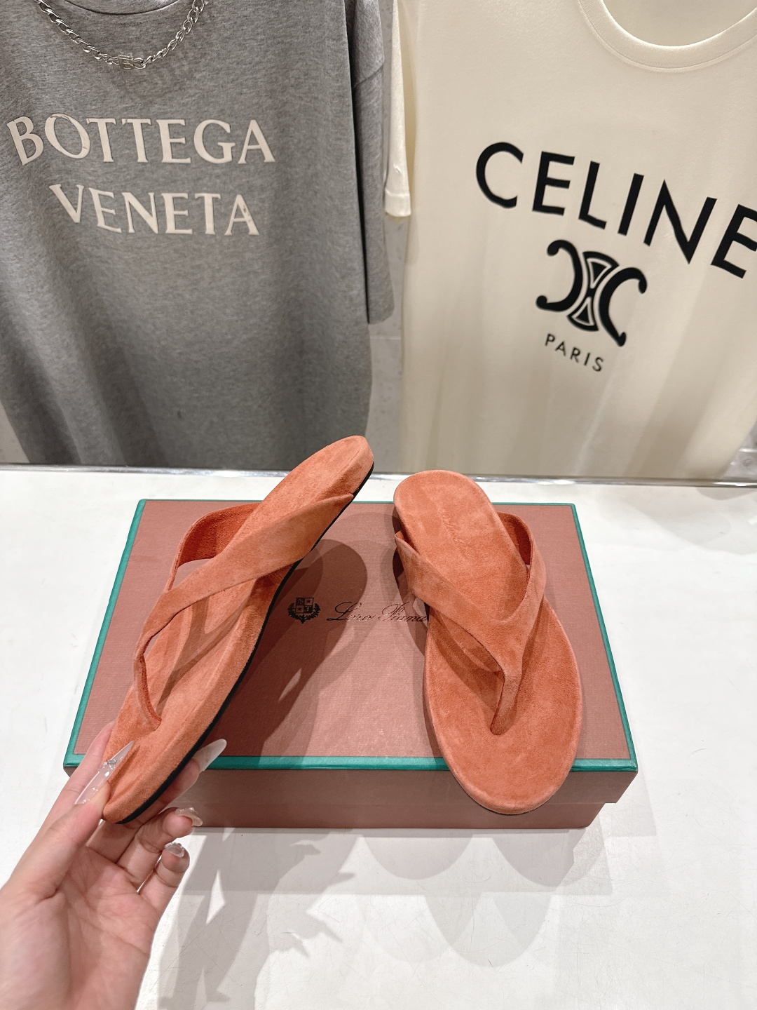高版本出厂 Loro Piana* LP||诺悠翩雅2026ss夏季新款平底夹脚拖鞋人字拖【市场顶级品质