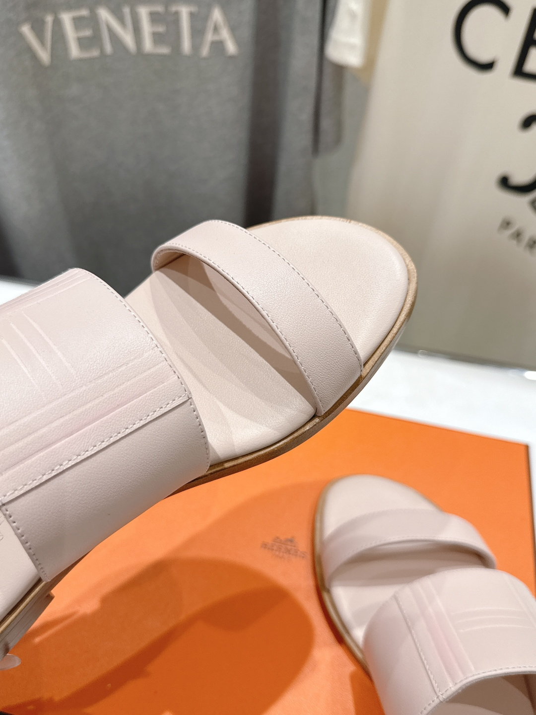 高版本出厂  Hermer...26ss new arrival～爱马仕H家新款拖鞋平底二舅拖鞋原版工艺