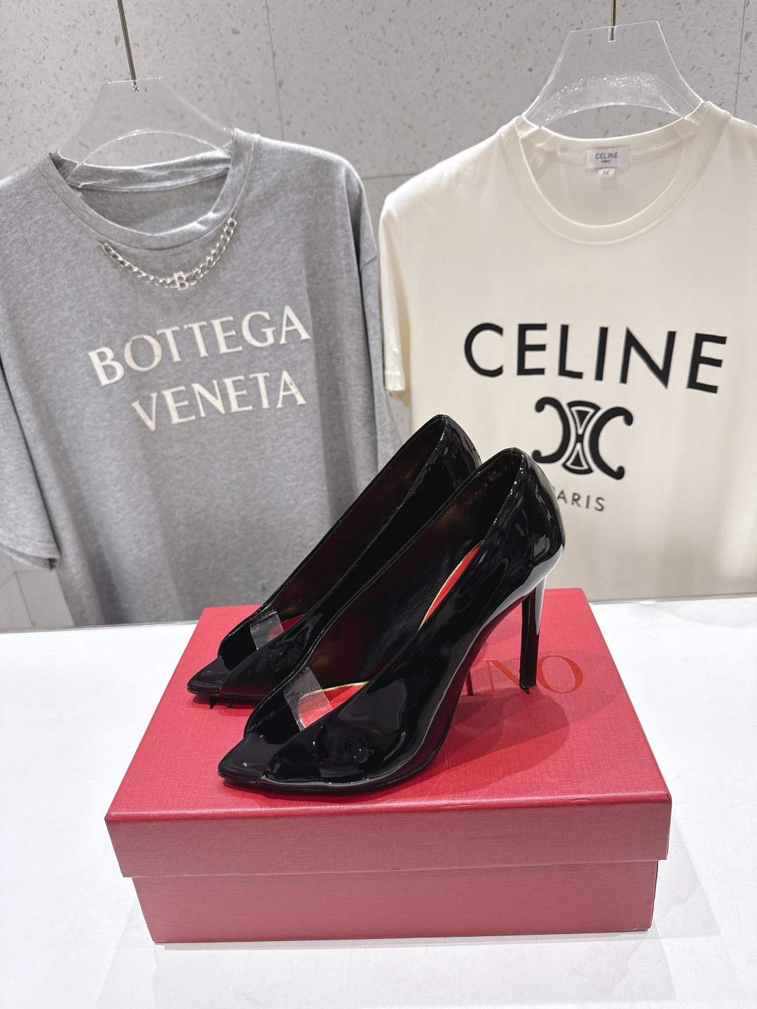 高版本出厂  ～New～顶级制作·Valentino*·华伦天奴〰️2026ss官方同步夏季走秀新款高跟