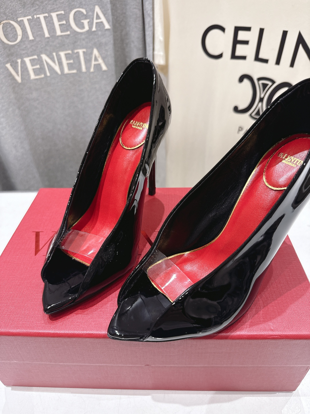 高版本出厂  ～New～顶级制作·Valentino*·华伦天奴〰️2026ss官方同步夏季走秀新款高跟