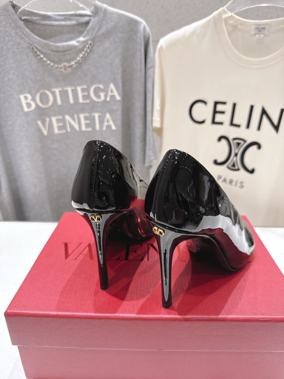 高版本出厂  ～New～顶级制作·Valentino*·华伦天奴〰️2026ss官方同步夏季走秀新款高跟